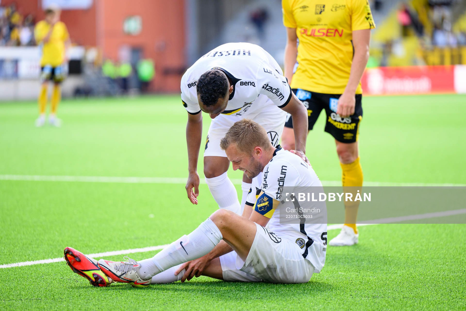AIKs Sebastian Larsson tar sig för knät