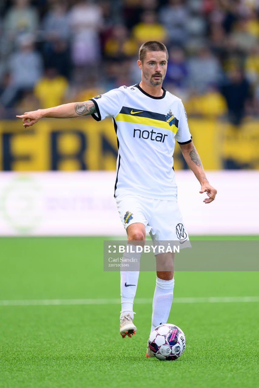 AIKs Mikael Lustig under fotbollsmatchen i Allsvenskan mellan Elfsborg och AIK den 10 juli 2022 i Borås. 
