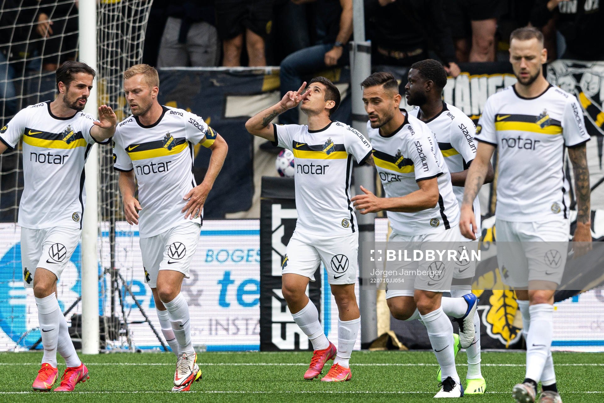 AIKs Nicolas Stefanelli jublar