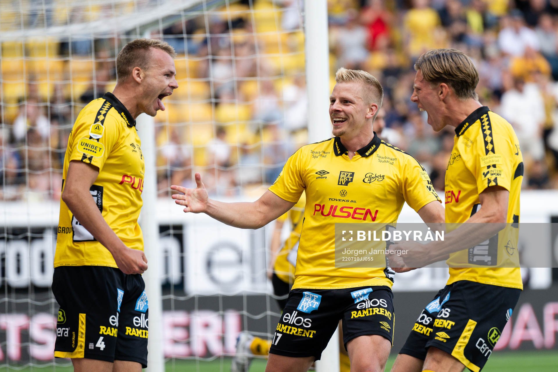Elfsborgs Gustav Henriksson jublar med Per Frick och Noah