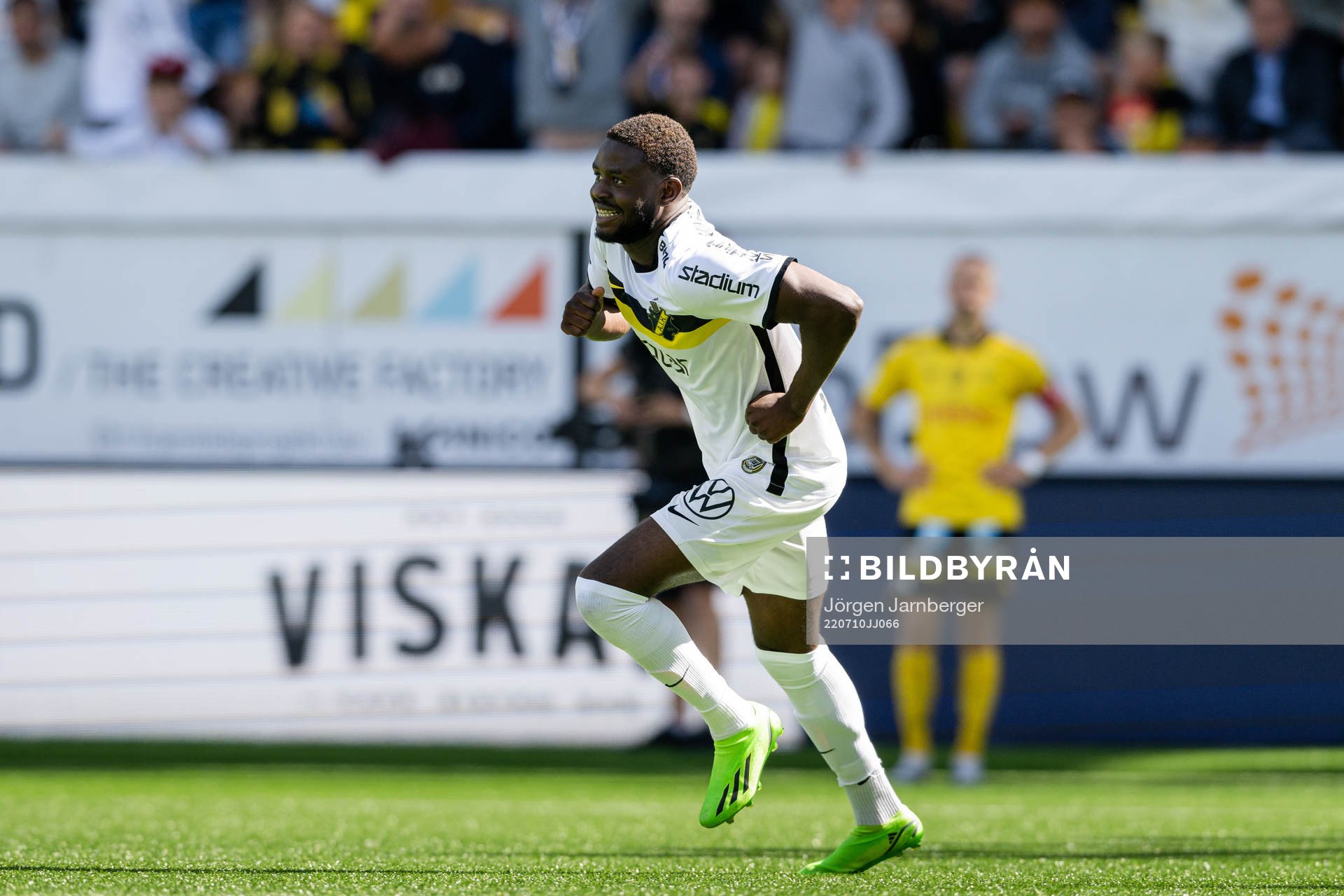 AIKs Benjamin Mbunga Kimpioka jublar efter 1-2  under fotbollsmatchen i Allsvenskan mellan Elfsborg och AIK den 10 juli 2022 i Borås. 