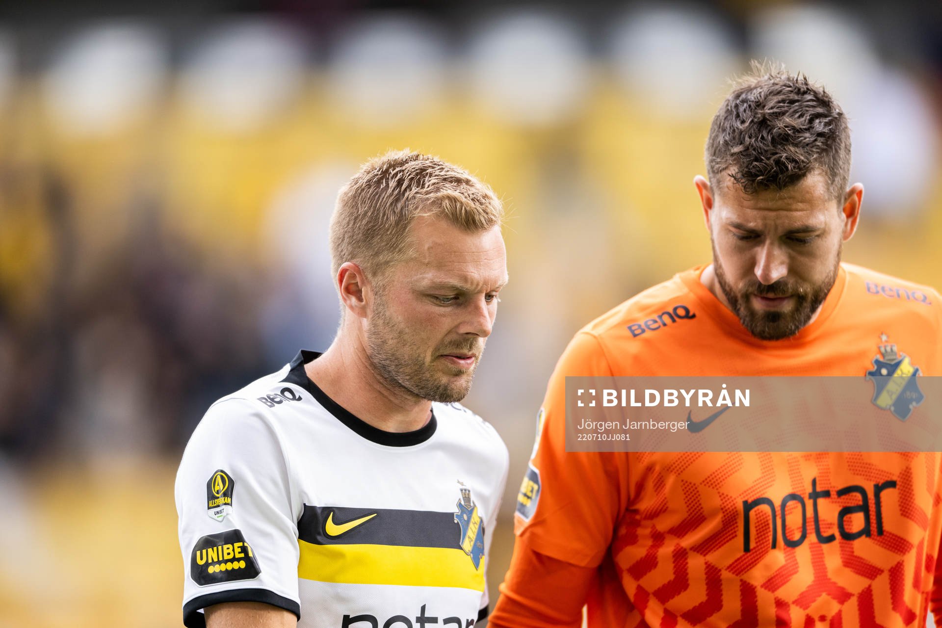 AIKs Sebastian Larsson och målvakt Kristoffer Nordfeldt