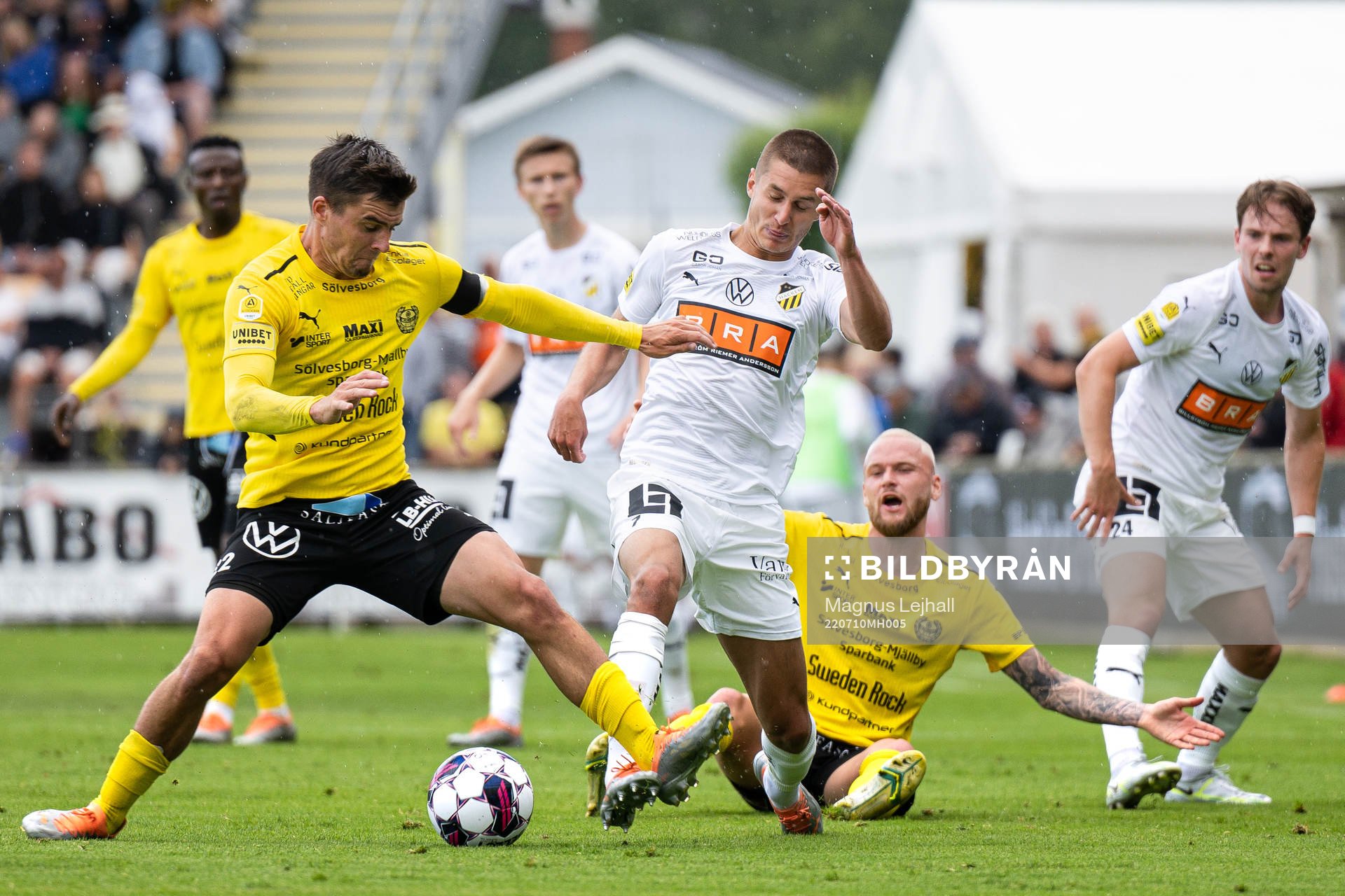 Mjällbys Jesper Gustavsson och Häckens Leo Bengtsson