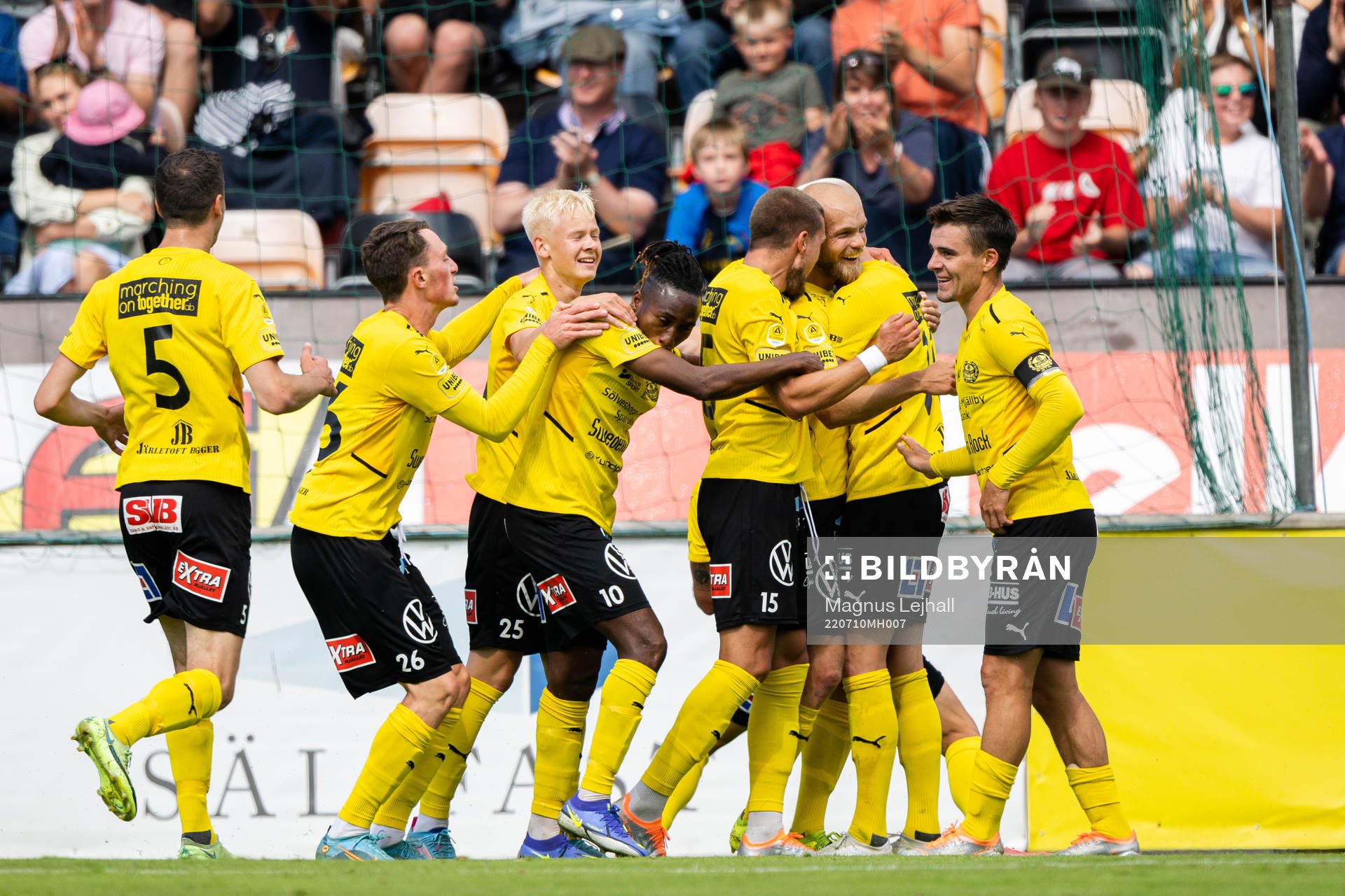Mjällbys spelare jublar