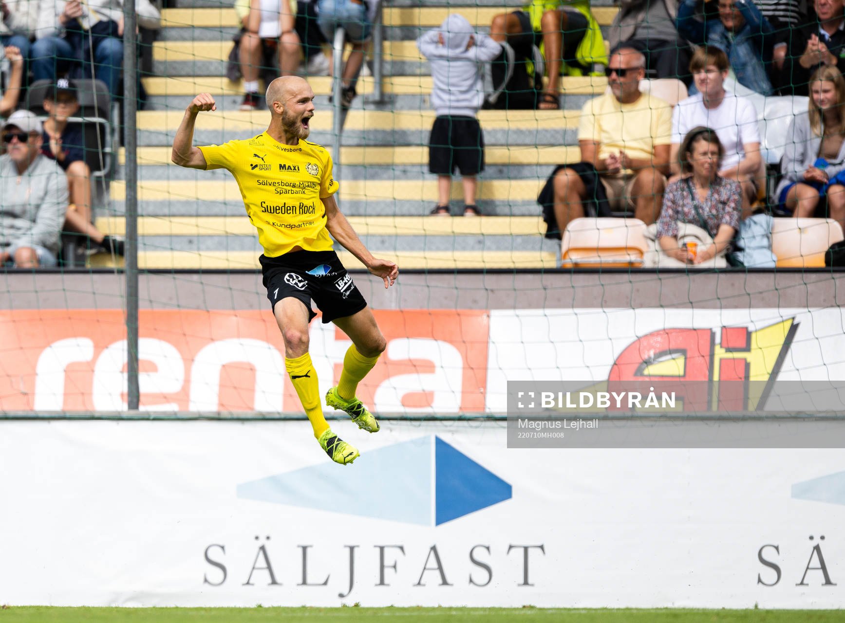 Mjällbys Viktor Gustafson jublar