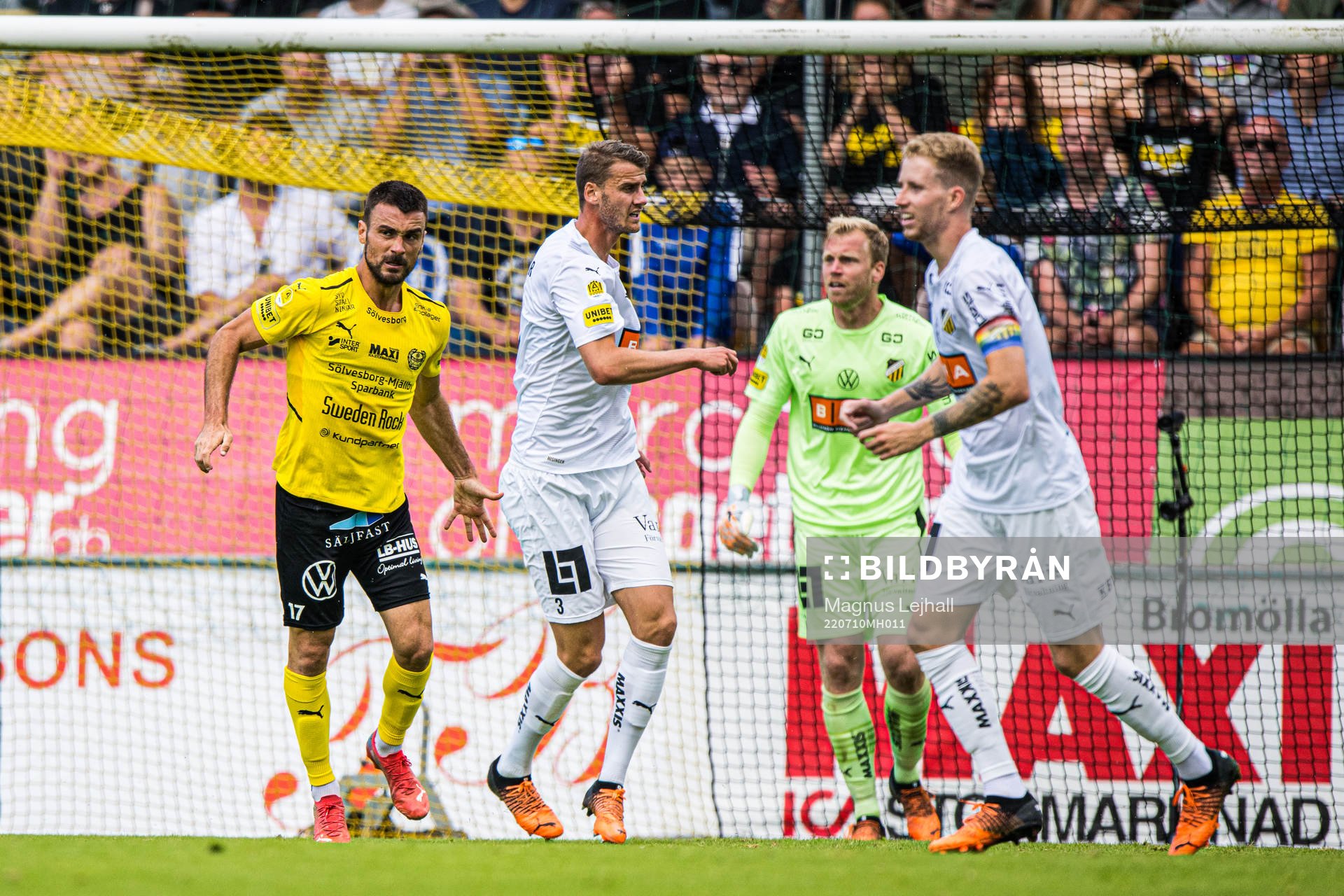 Mjällbys Carlos Moros Gracia reagerar