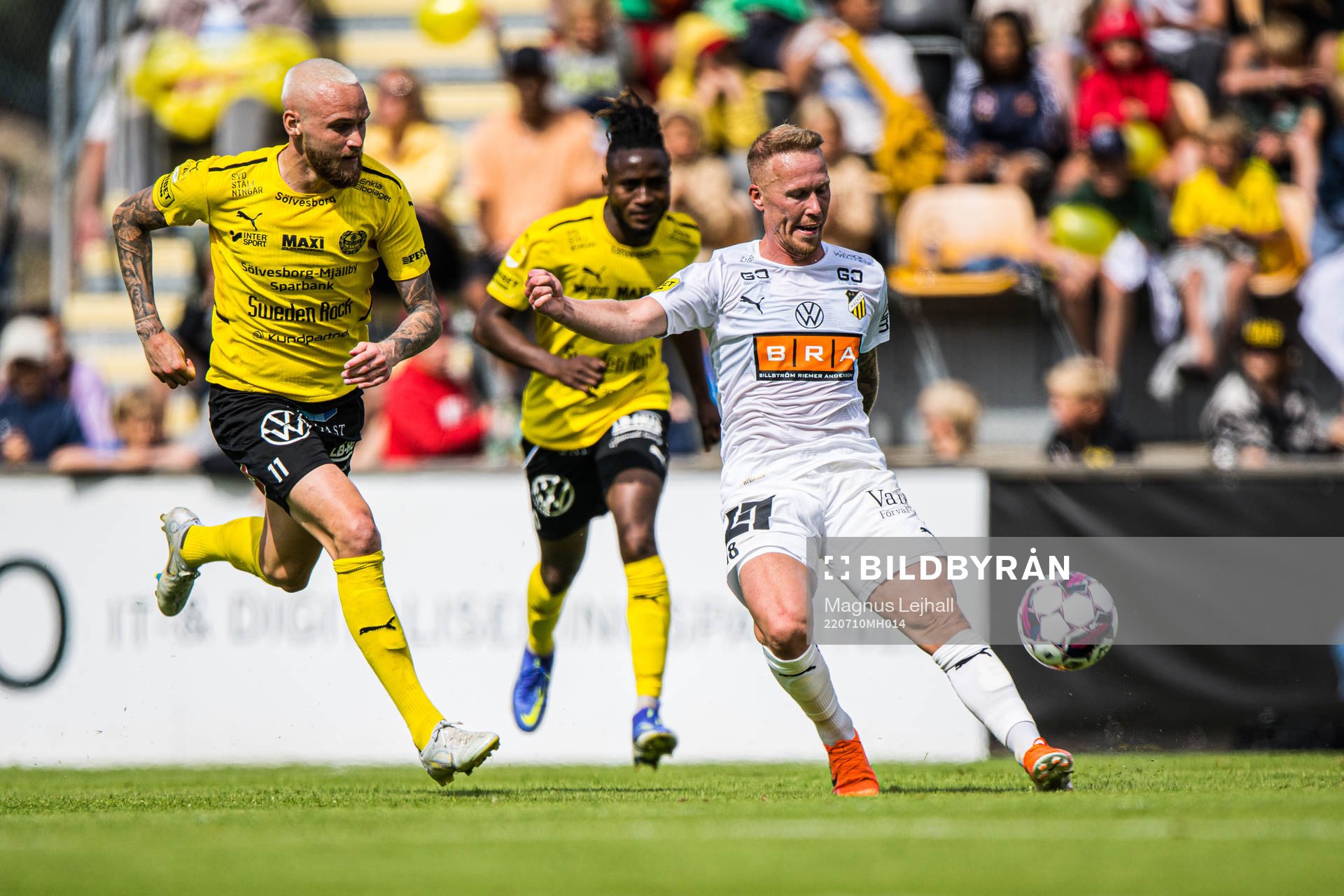 Häckens Mikkel Rygaard Jensen och Mjällbys Adam Ståhl