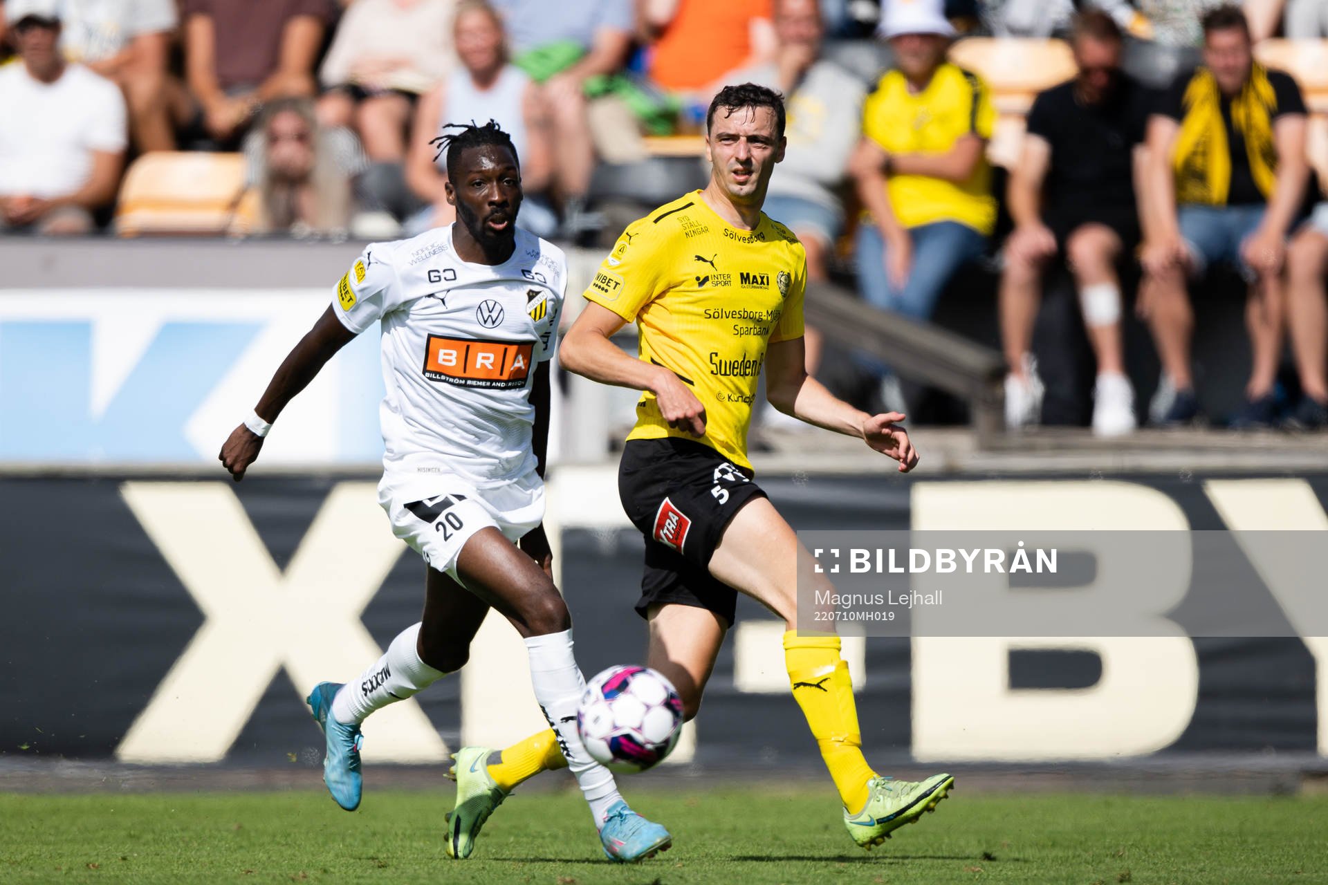 Mjällbys Jetmir Haliti och Häckens Blair Sebastian Turgott