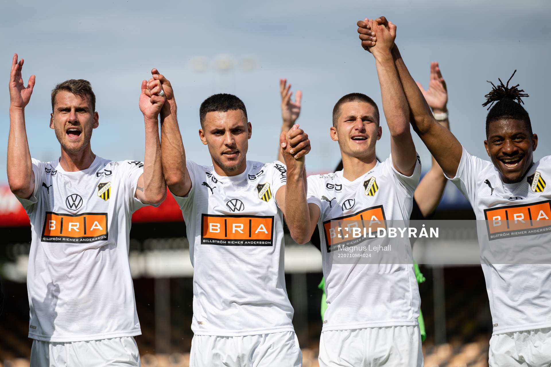 Häckens spelare jublar