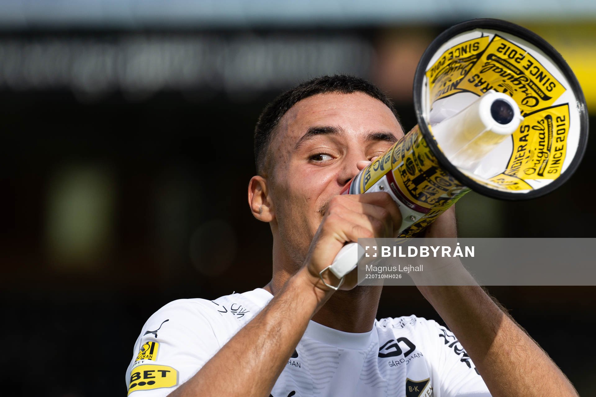 Häckens Ali Youssef jublar efter fotbollsmatchen i Allsvenskan mellan Mjällby och Häcken den 10 juli 2022 i Hällevik. 