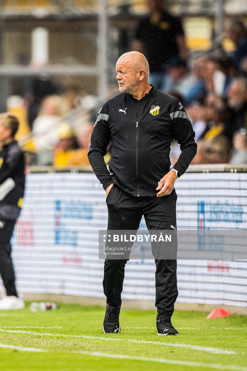 Häckens tränare Per-Mathias Høgmo under fotbollsmatchen i Allsvenskan mellan Mjällby och Häcken den 10 juli 2022 i Hällevik. 