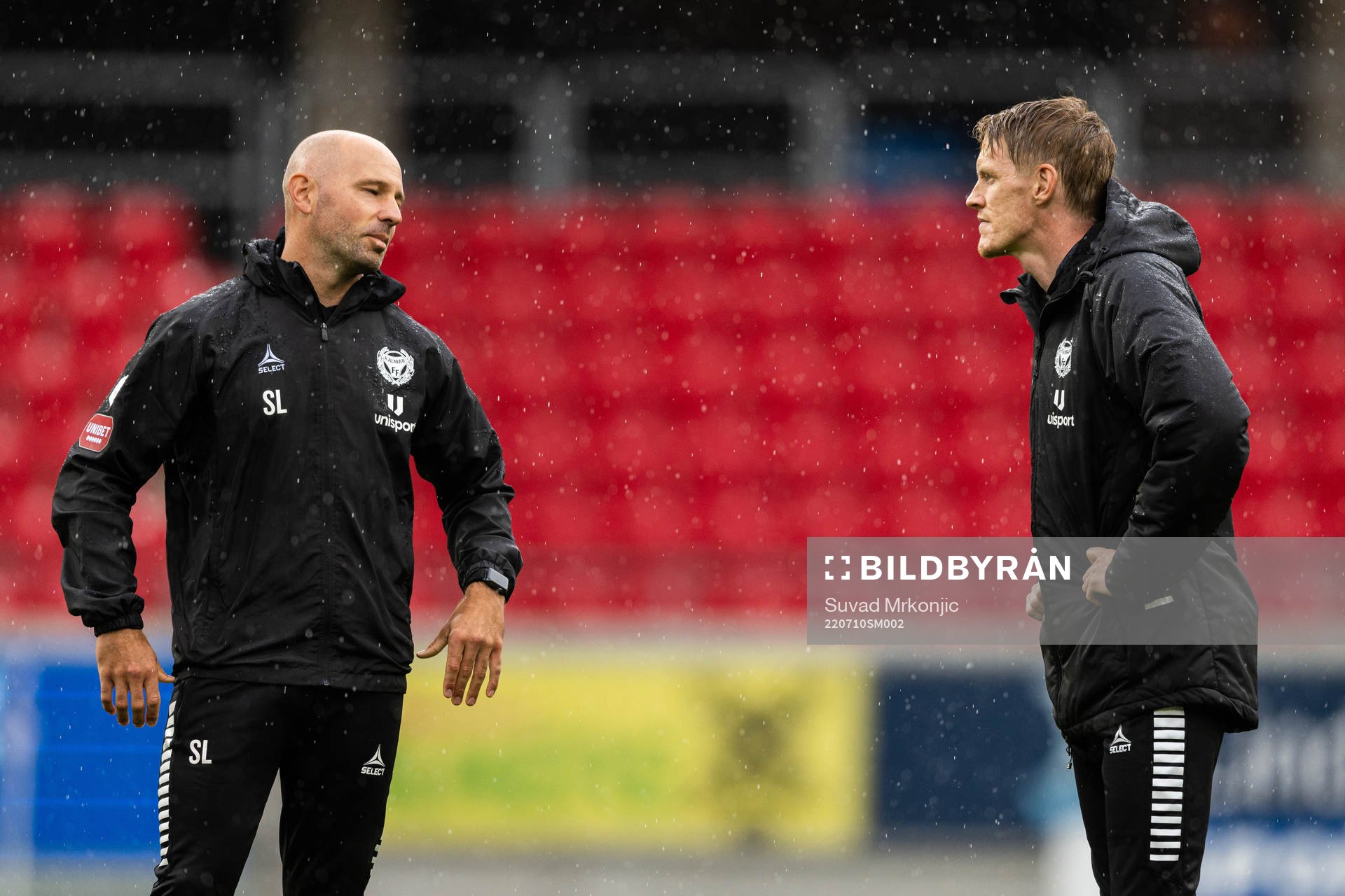 Kalmars assisterande tränare Stefan Larsson och Rasmus Elm