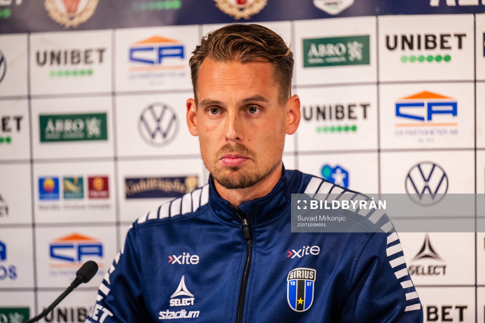 Sirius tränare Daniel Bäckström under fotbollsmatchen i Allsvenskan mellan Kalmar och Sirius den 10 juli 2022 i Kalmar. 