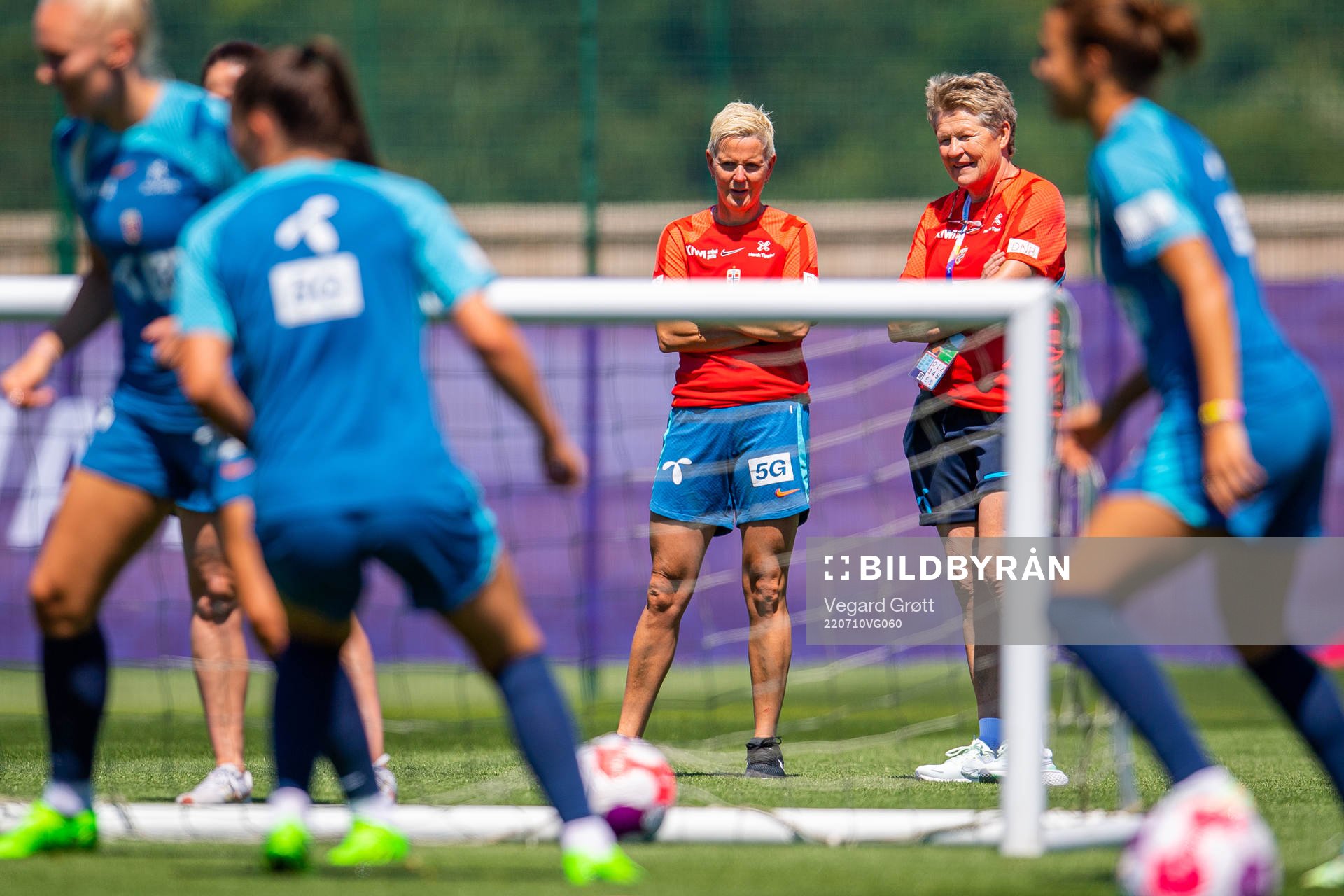 Kristine Skuland Nilsen, kit manager, and Heidi Støre of
