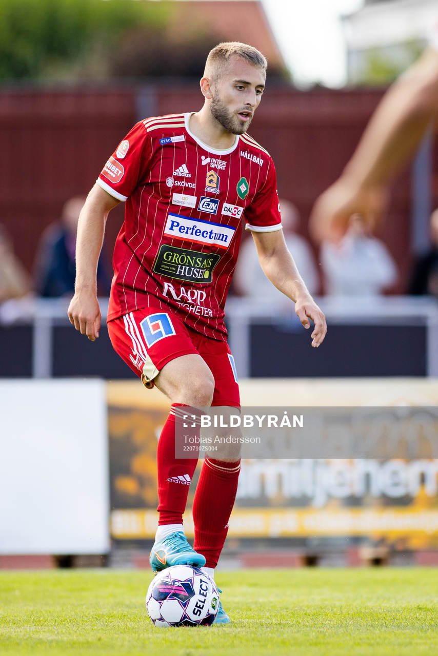 Skövde AIKs Jack Cooper Lover under fotbollsmatchen i Superettan mellan Skövde AIK och Örgryte den 10 juli 2022 i Skövde. 