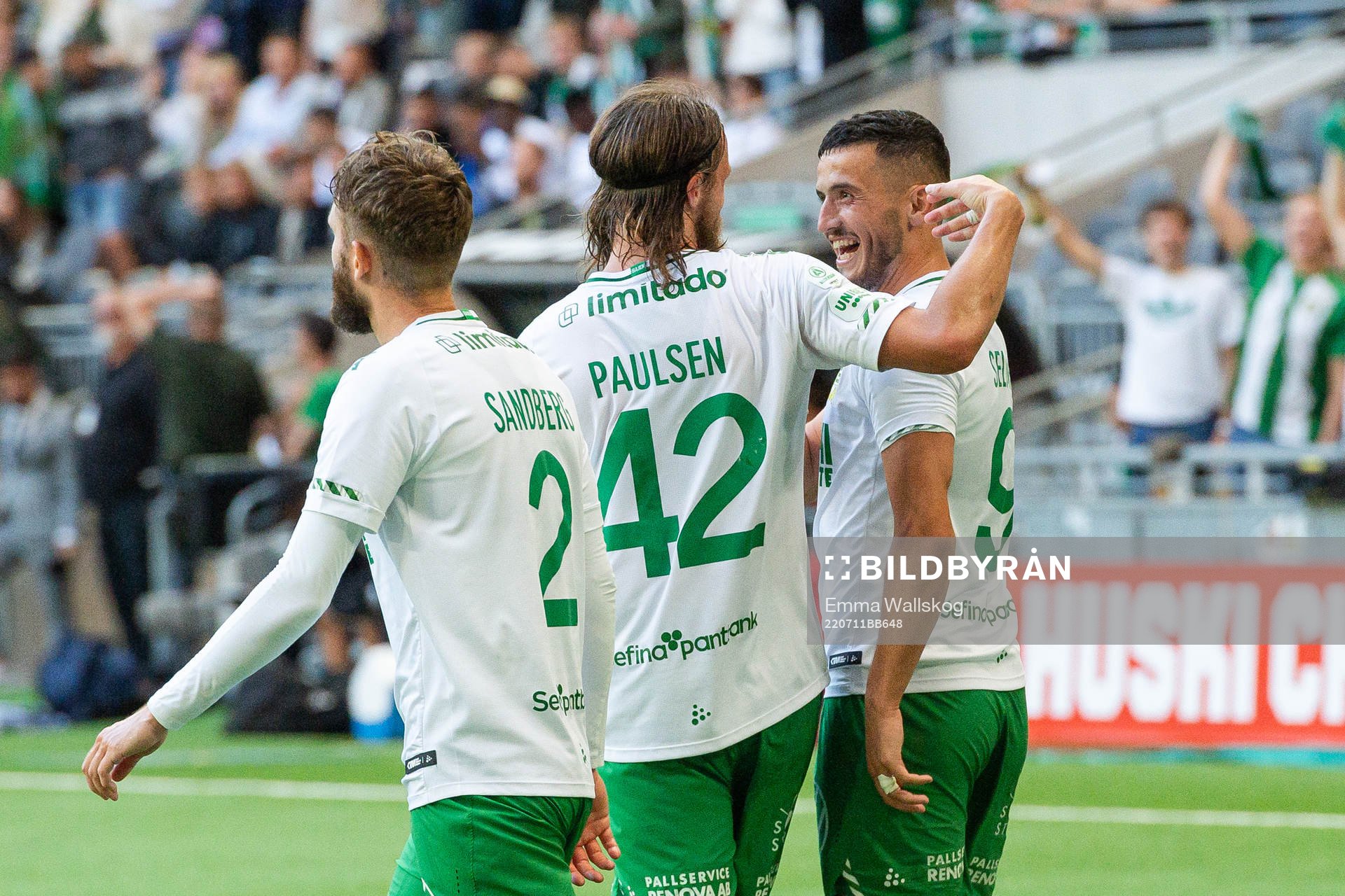 Hammarbys Bjørn Paulsen och Astrit Selmani jublar
