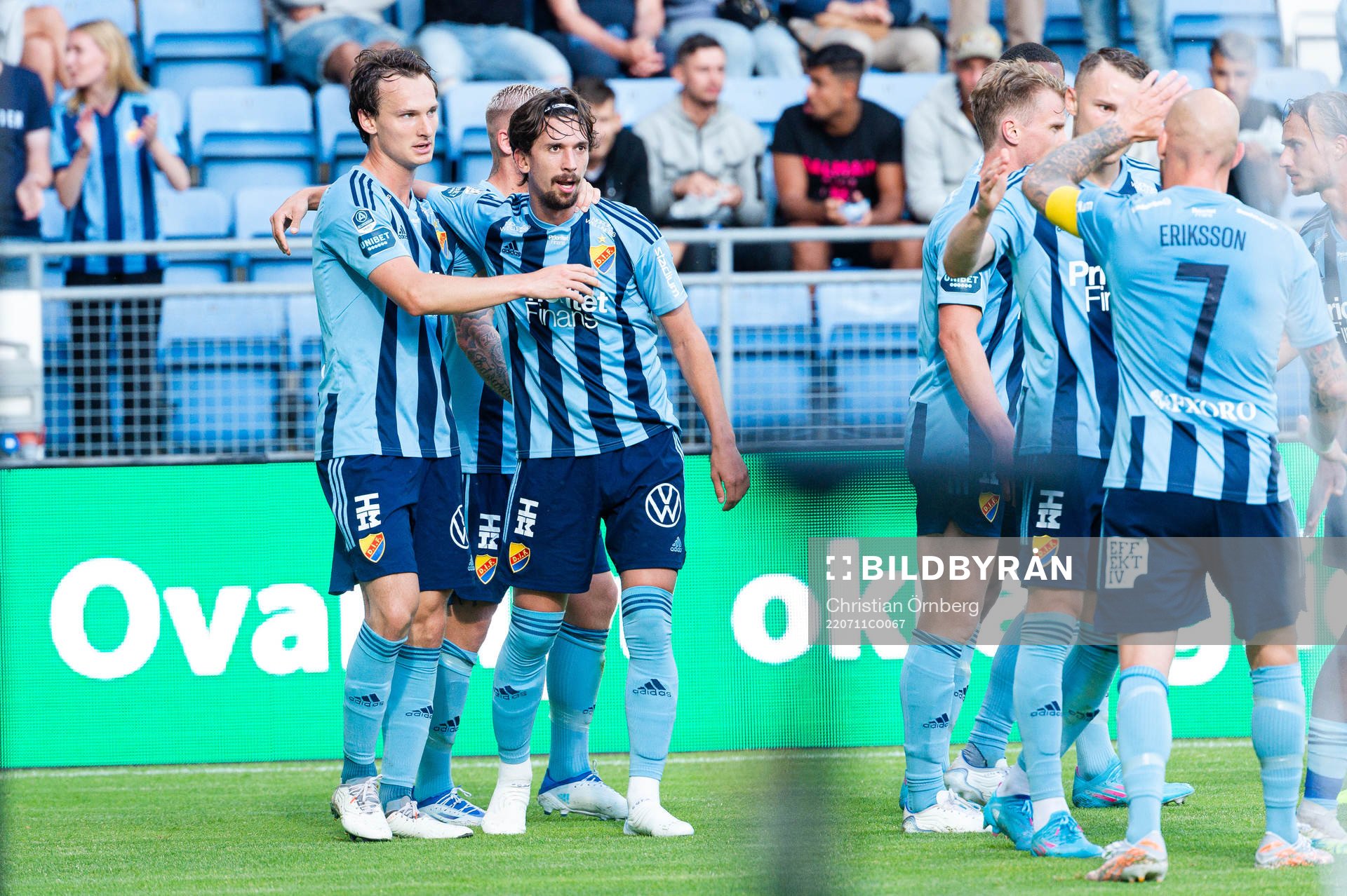 Djurgårdens Hjalmar Ekdal och Gustav Wikheim jublar