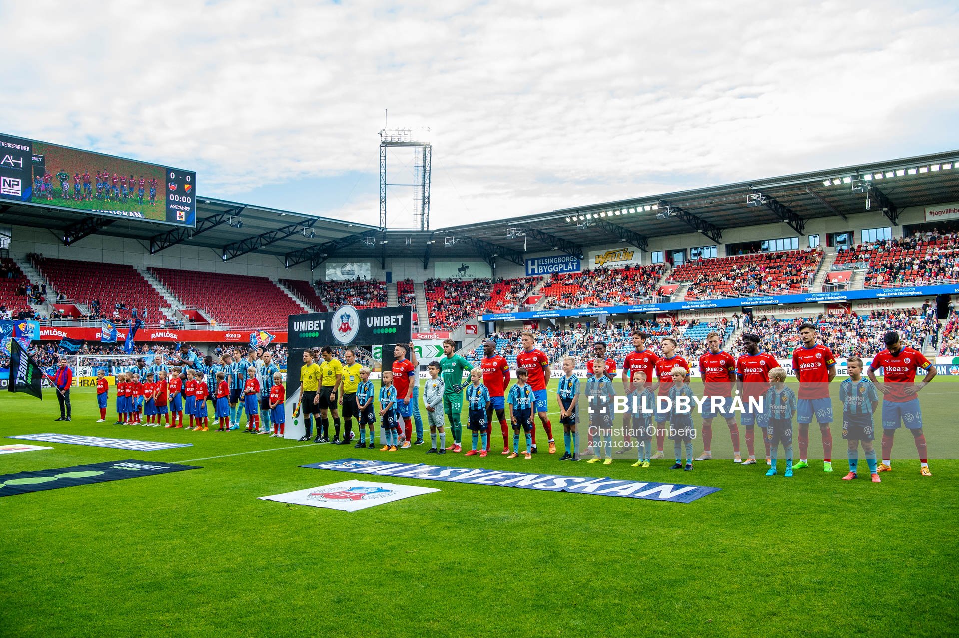 Lagens ställer upp innan fotbollsmatchen i Allsvenskan