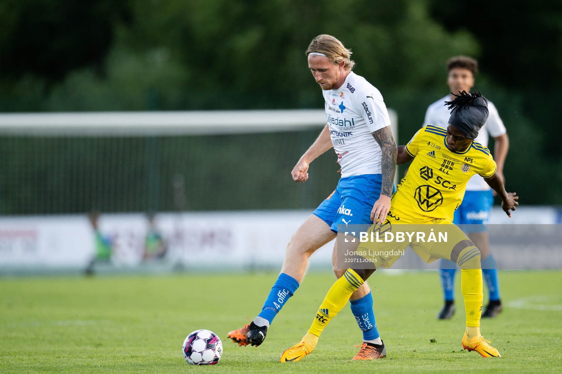 Värnamos Hampus Näsström och GIF Sundsvalls Ronaldo Damus