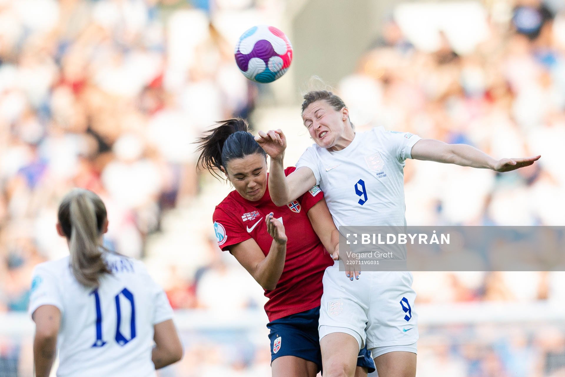 Ingrid Syrstad Engen of Norway and Ellen White of England