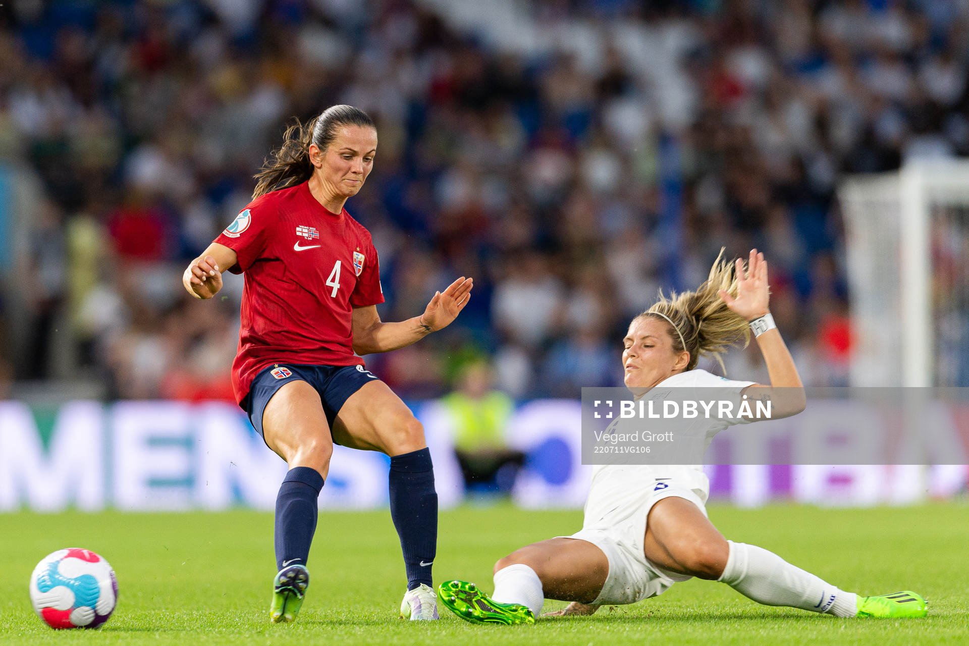 Tuva Hansen of Norway and Rachel Daly of England