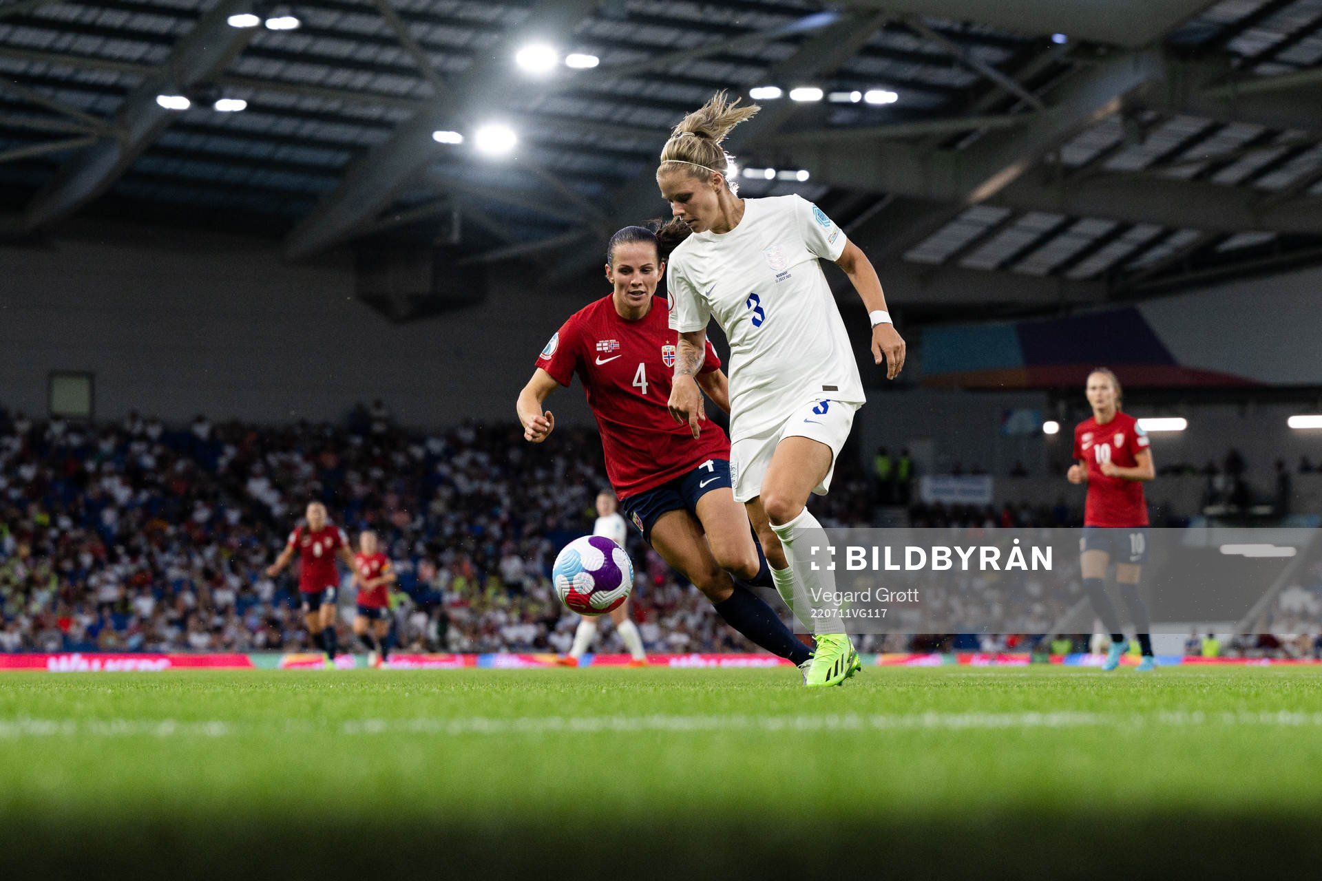 Tuva Hansen of Norway and Rachel Daly of England