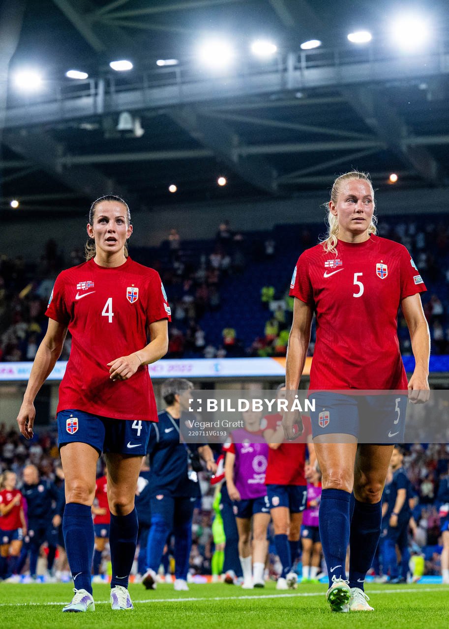 Tuva Hansen and Guro Bergsvand of Norway look dejected