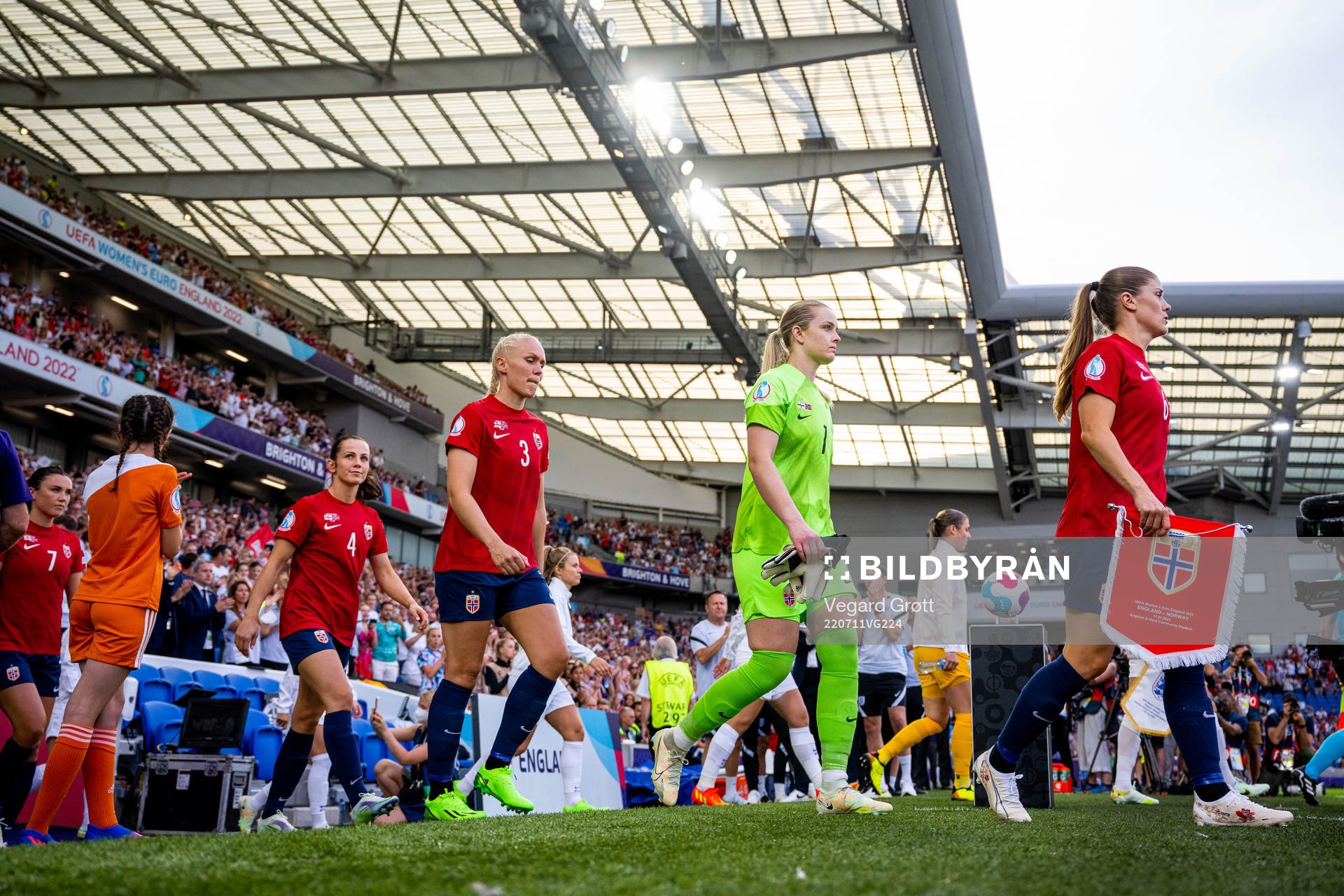 Tuva Hansen, Maria Thorisdottir, goalkeeper Guro Pettersen