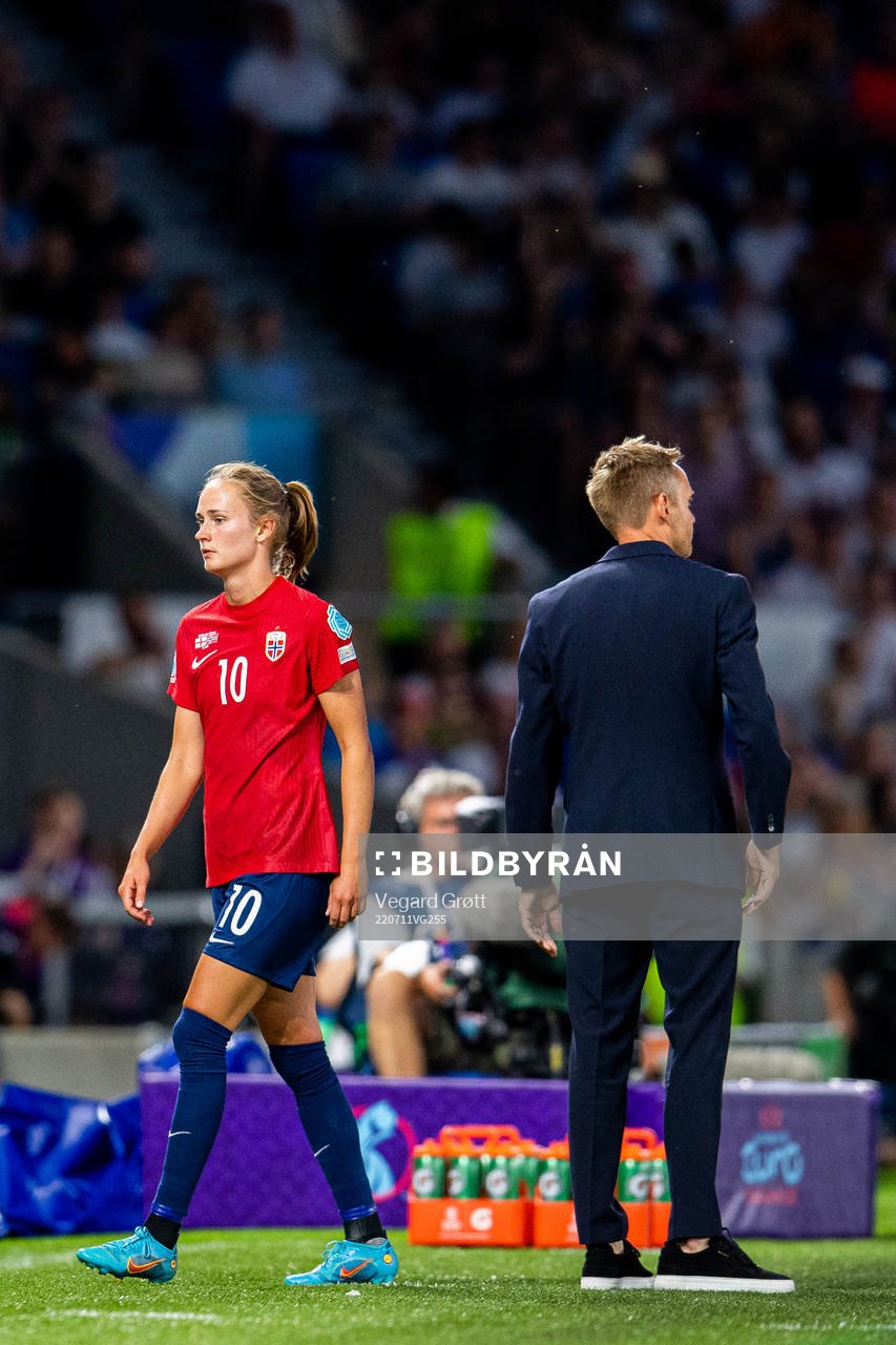 Caroline Graham Hansen and Martin Sjögren, head coach of