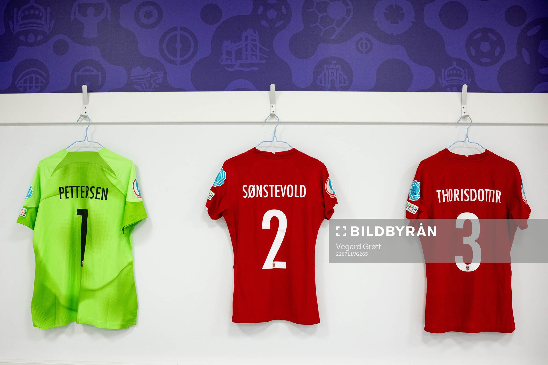 The kits of goalkeeper Guro Pettersen, Anja Sønstevold and