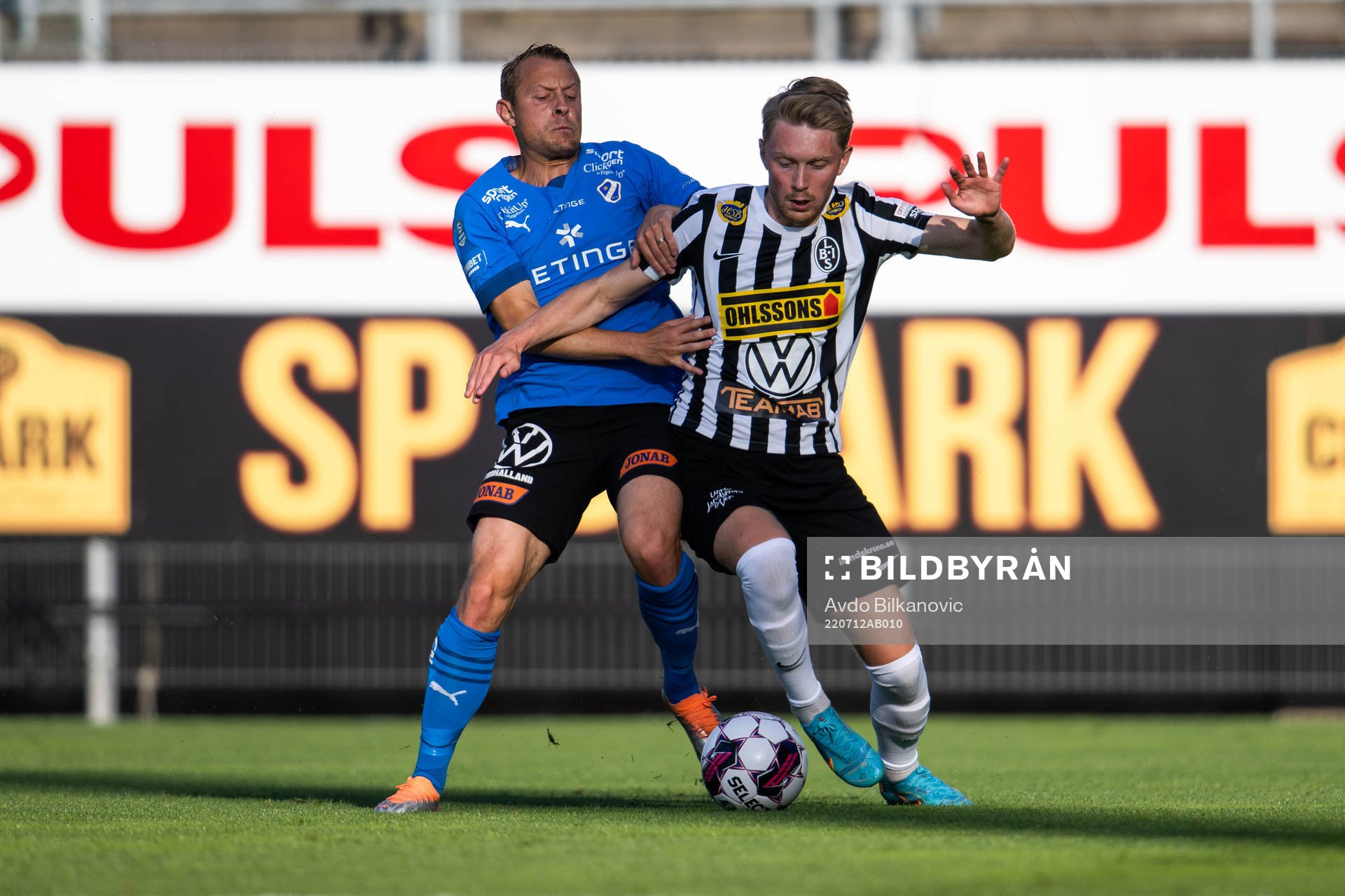Landskronas Adam Egnell och Halmstads Joel Allansson