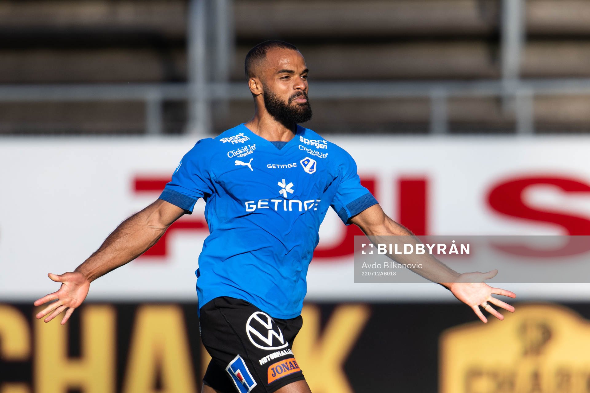 Halmstads Phil Ofosu-Ayeh jublar