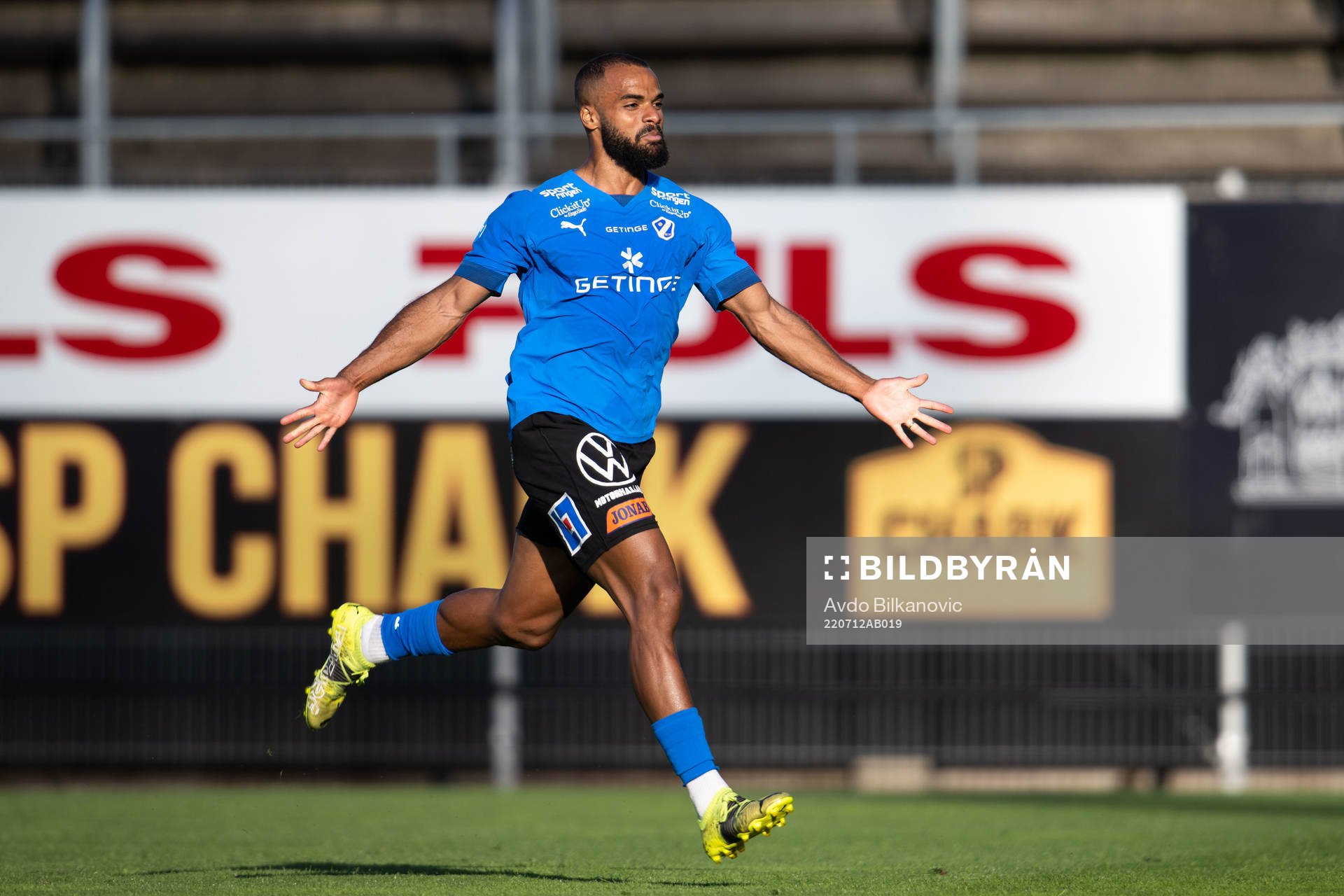 Halmstads Phil Ofosu-Ayeh jublar