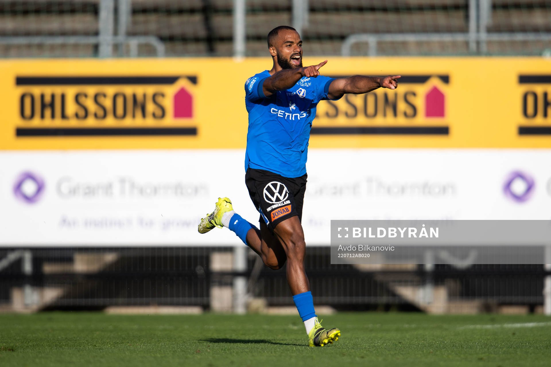 Halmstads Phil Ofosu-Ayeh jublar