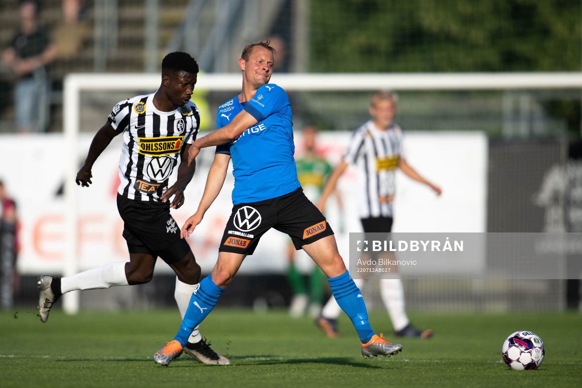 Landskronas Ousmane Diawara och Halmstads Joel Allansson