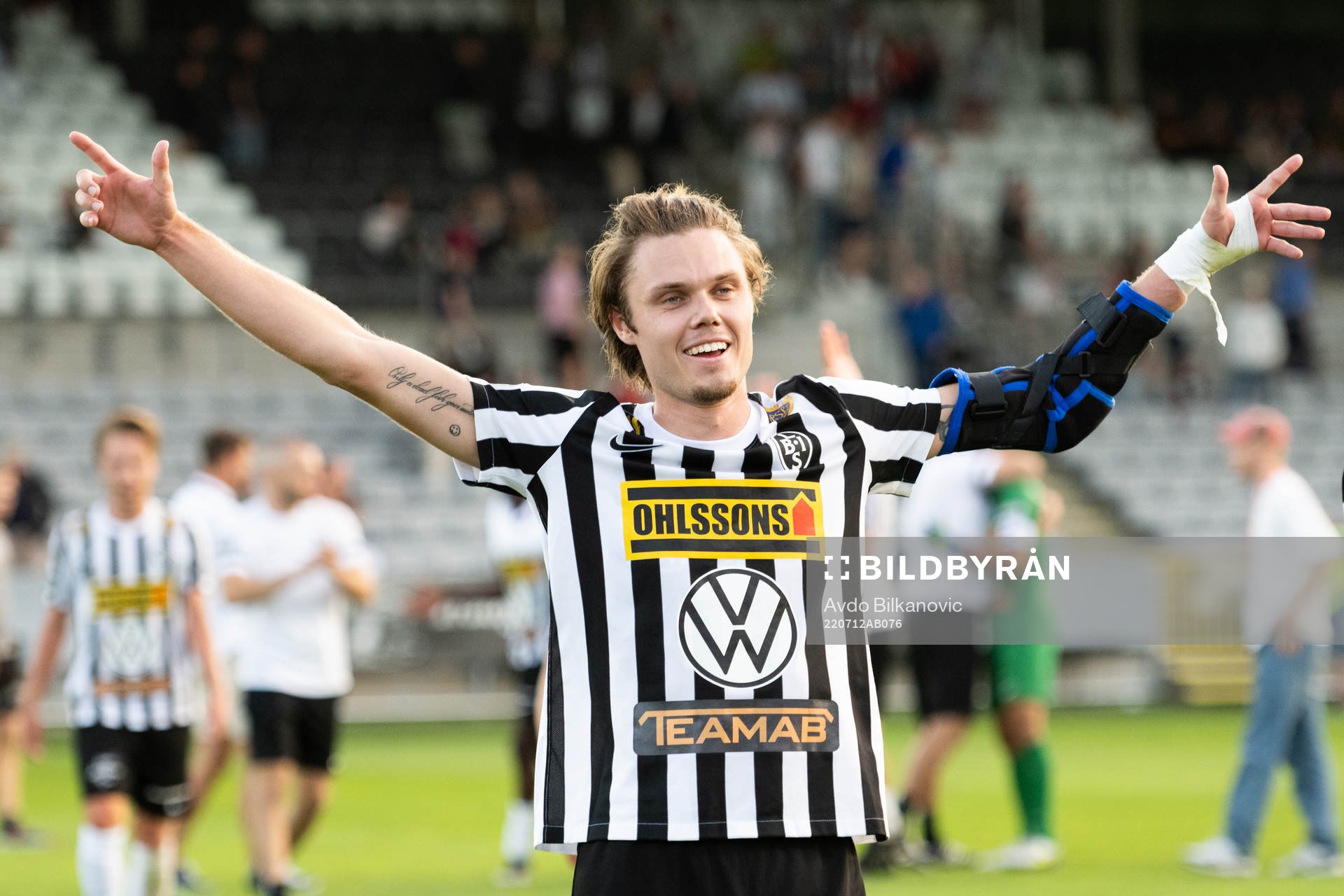 Landskronas Albin Linnér jublar efter slutsignalen under fotbollsmatchen i Superettan mellan Landskrona och Halmstad den 12 juli 2022 i Landskrona.