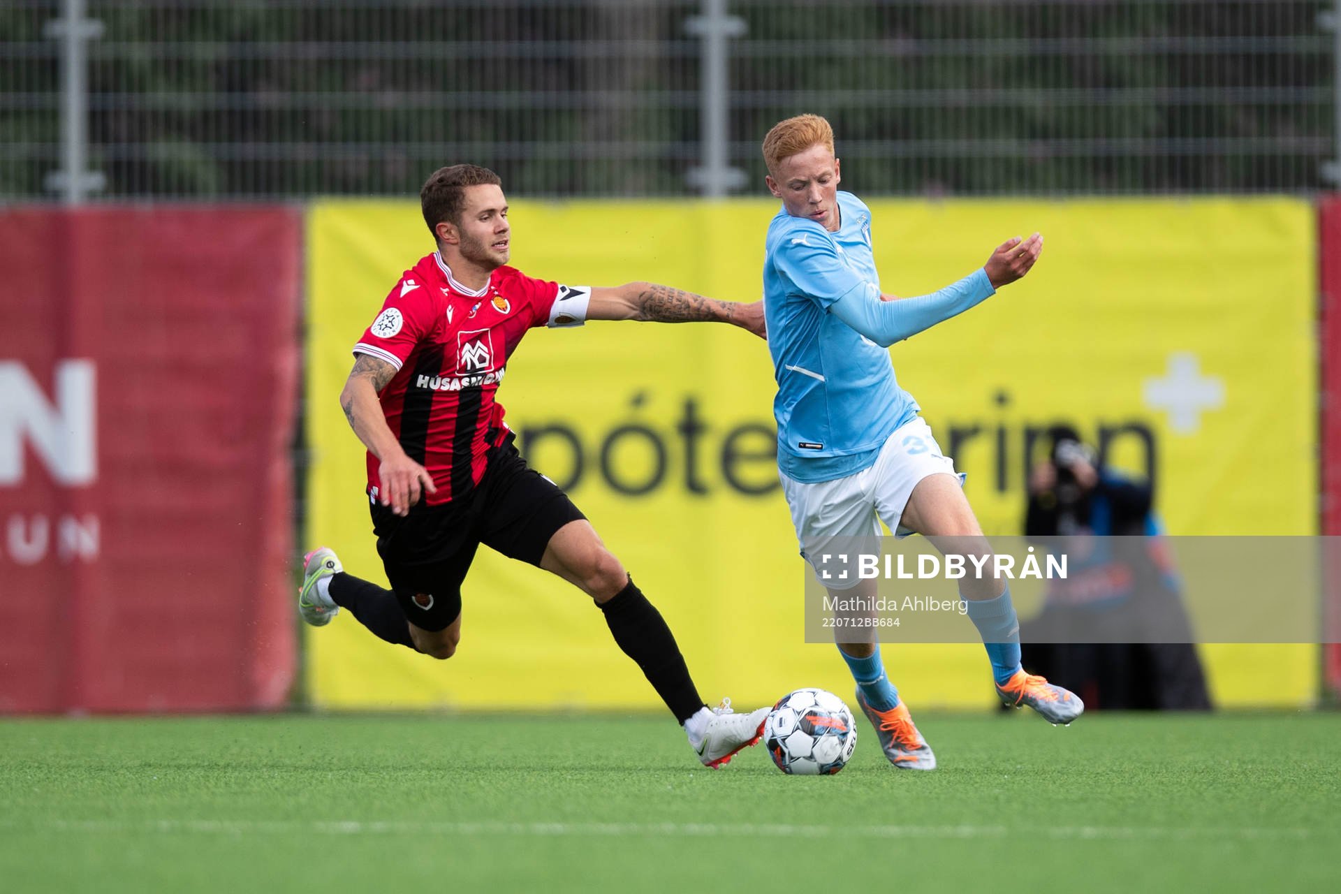 Julius Magnusson of Vikingur and Hugo Larsson of Malmö FF