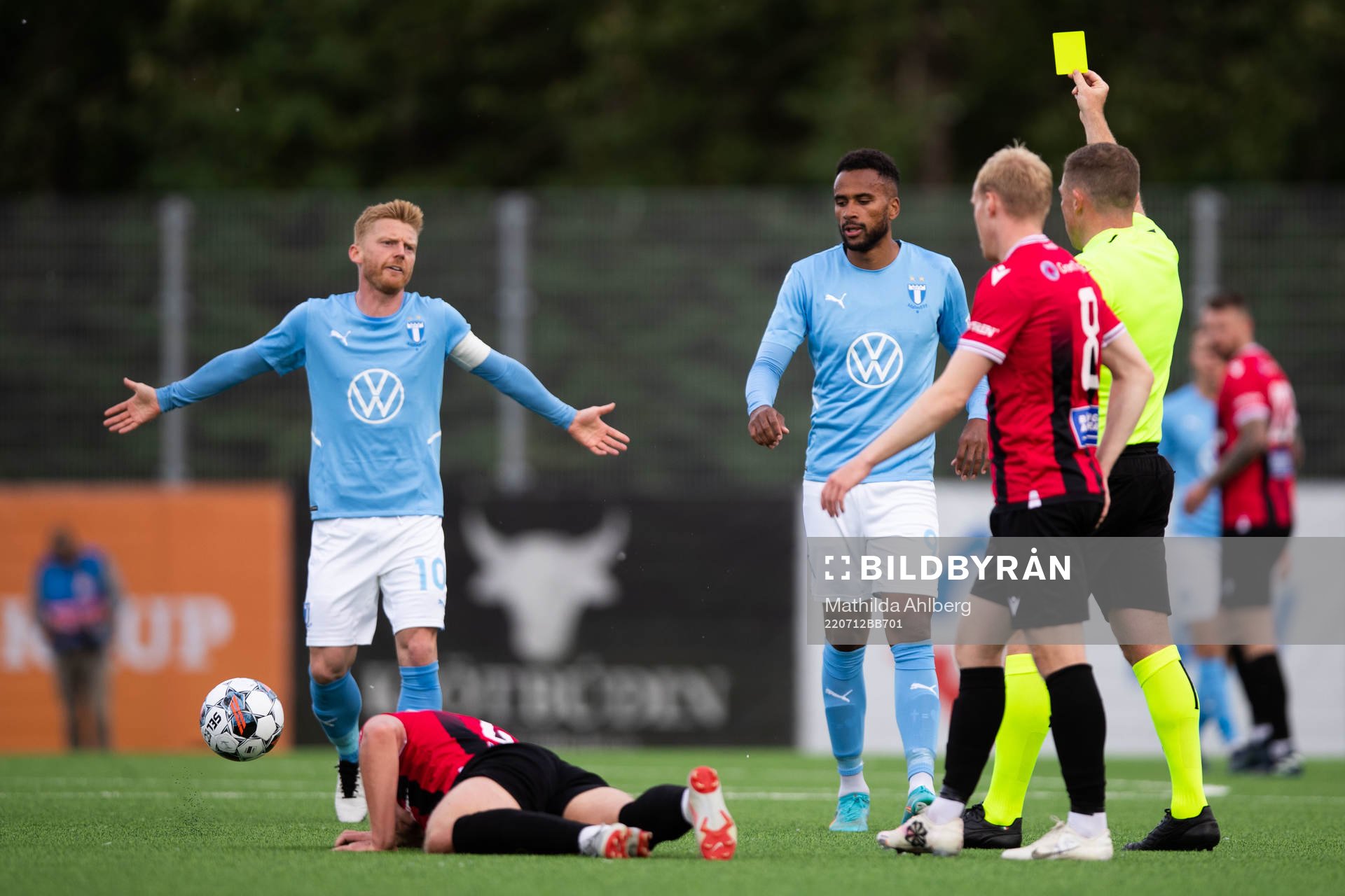 Isaac Kiese Thelin of Malmö FF receives a yellow card from