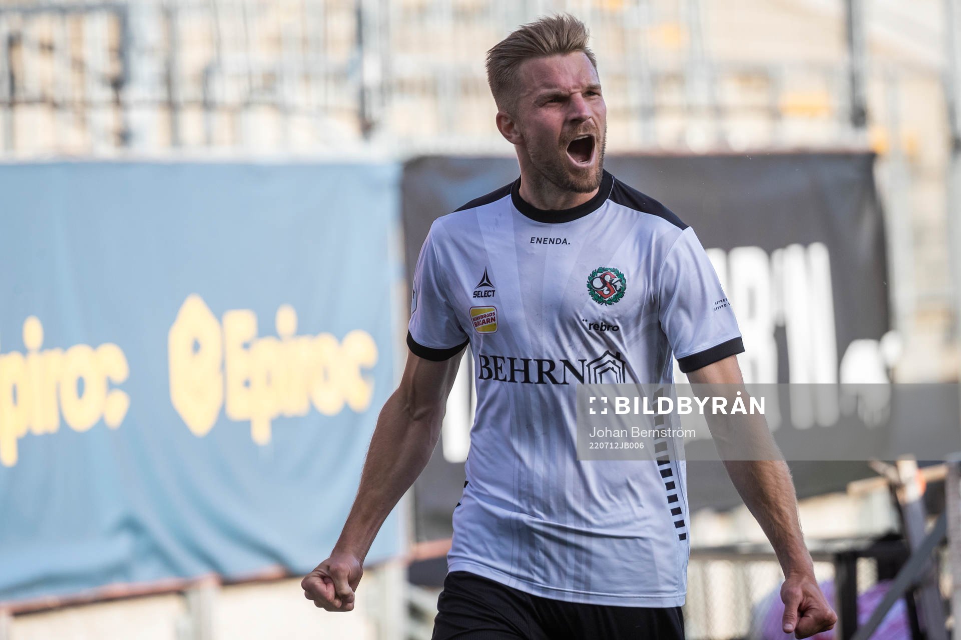 Örebros Erik Björndahl jublar