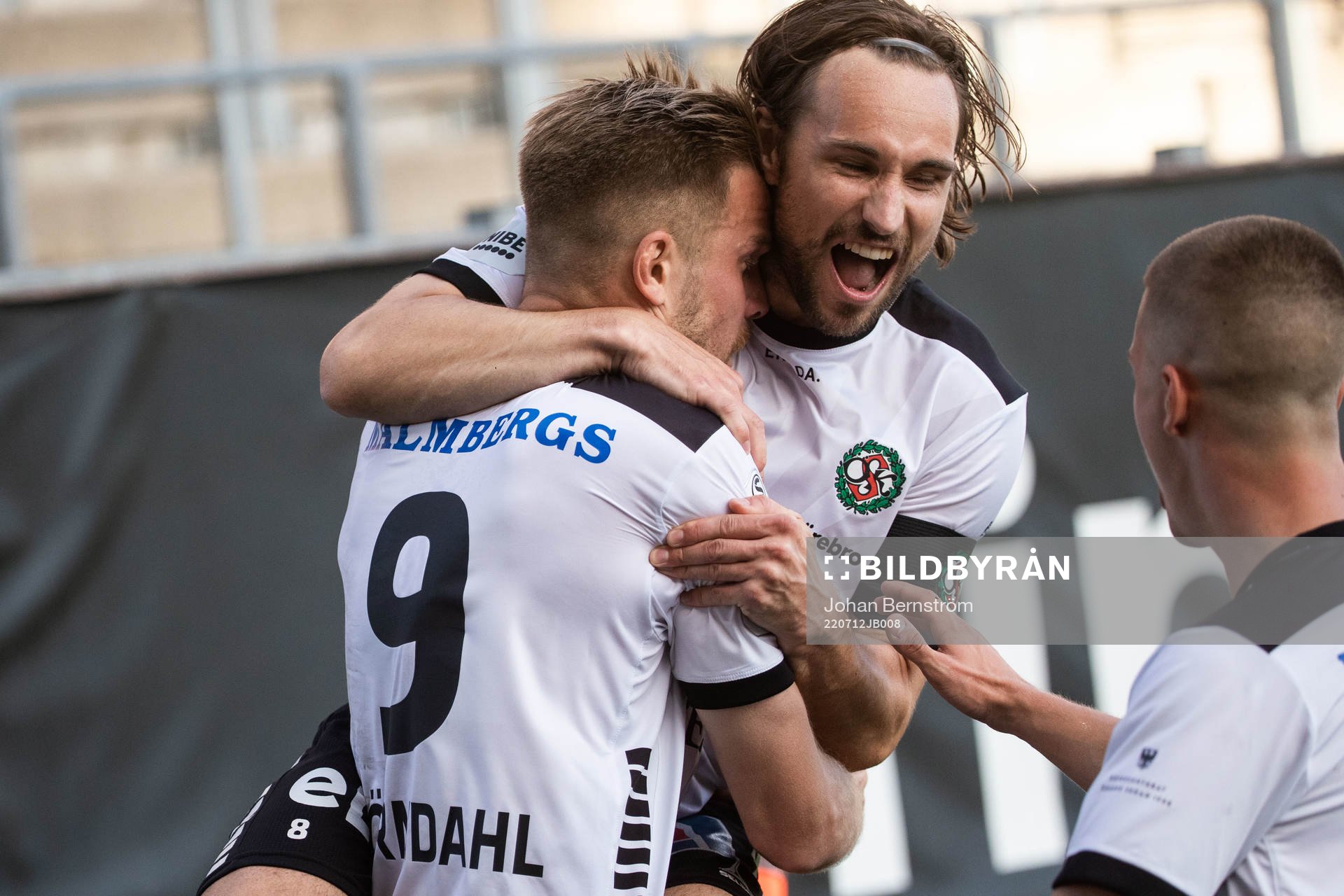 Örebros Erik Björndahl och Kevin Walker jublar