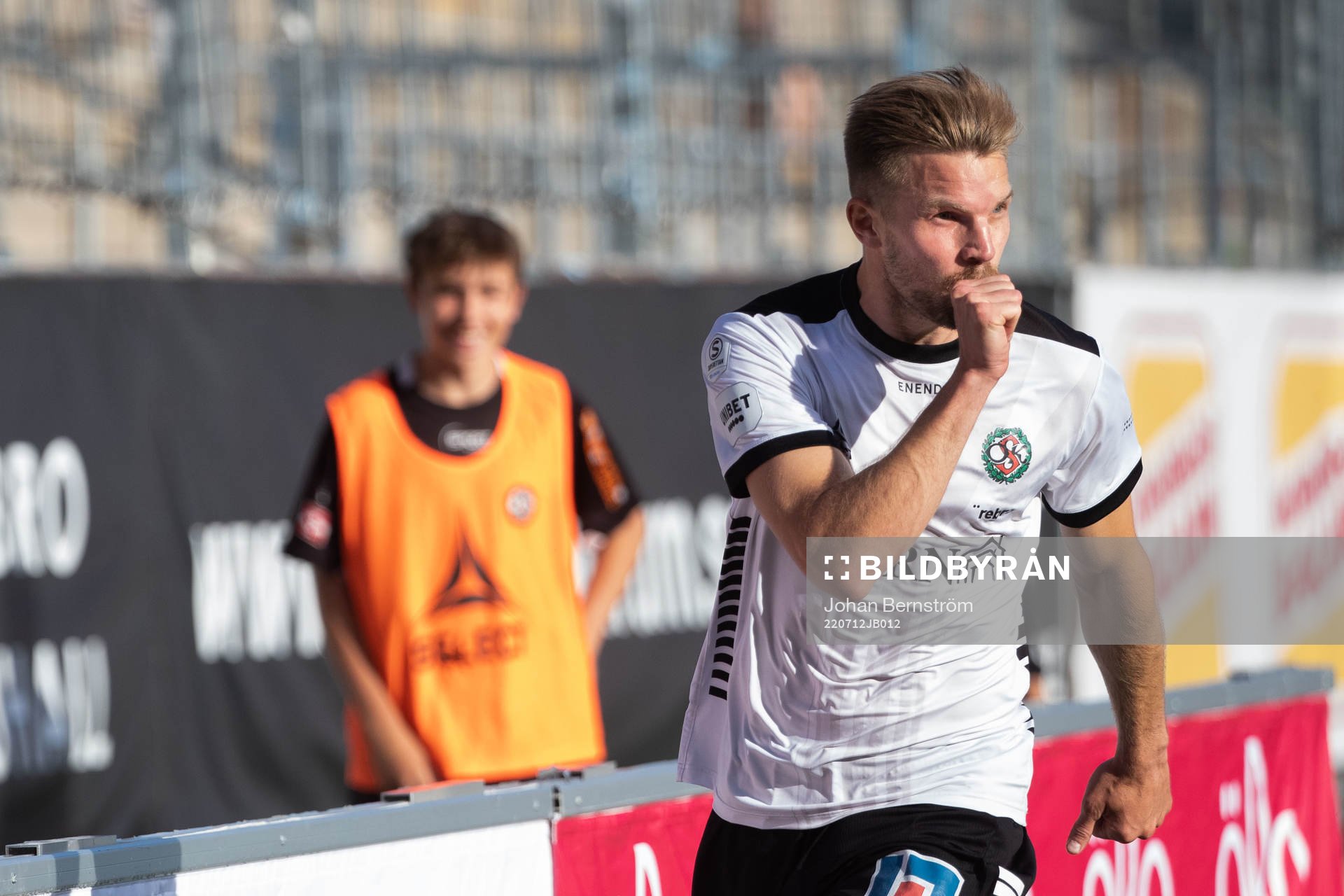 Örebros Erik Björndahl jublar