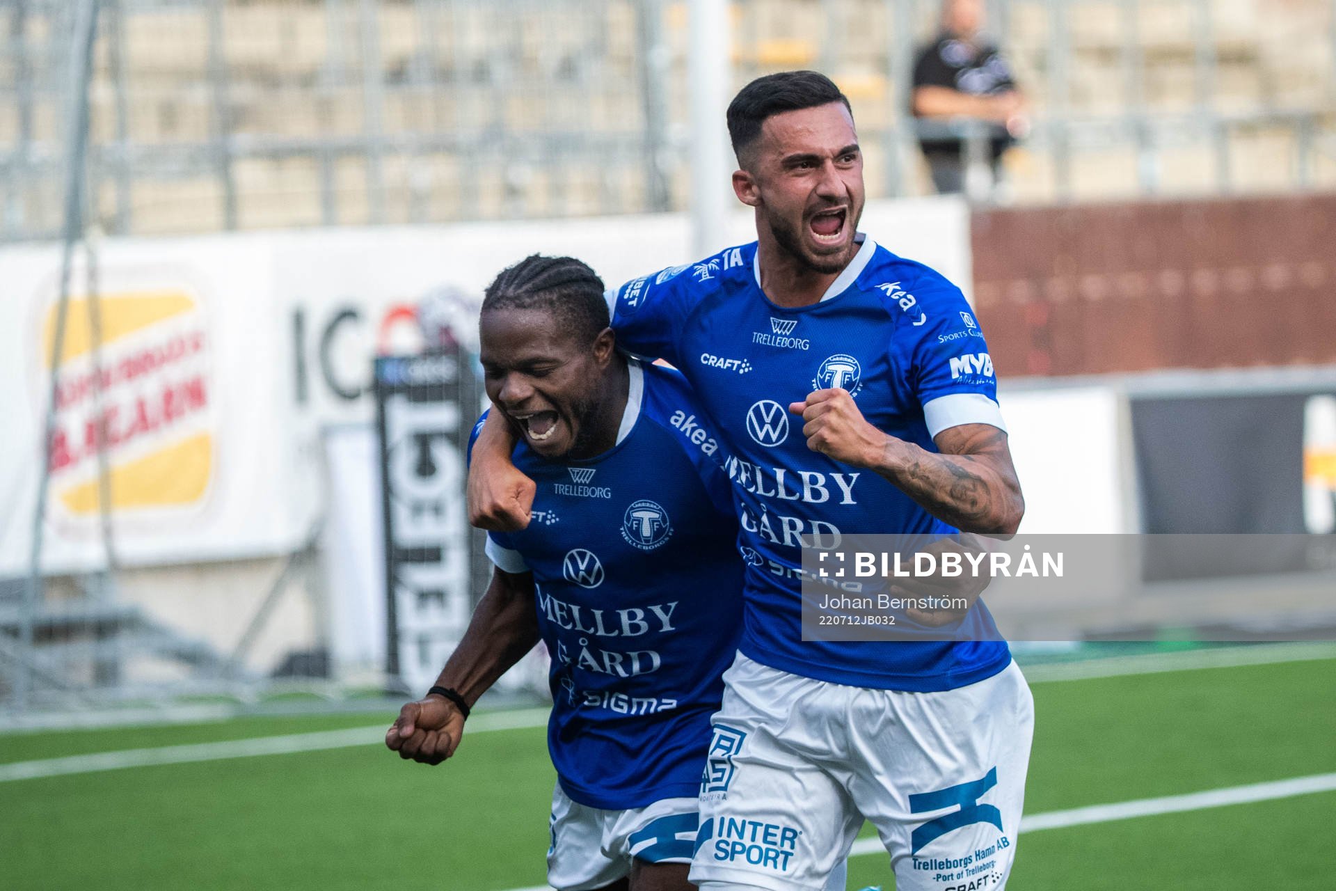 Trelleborgs Henry Offia och Simon Amin jublar
