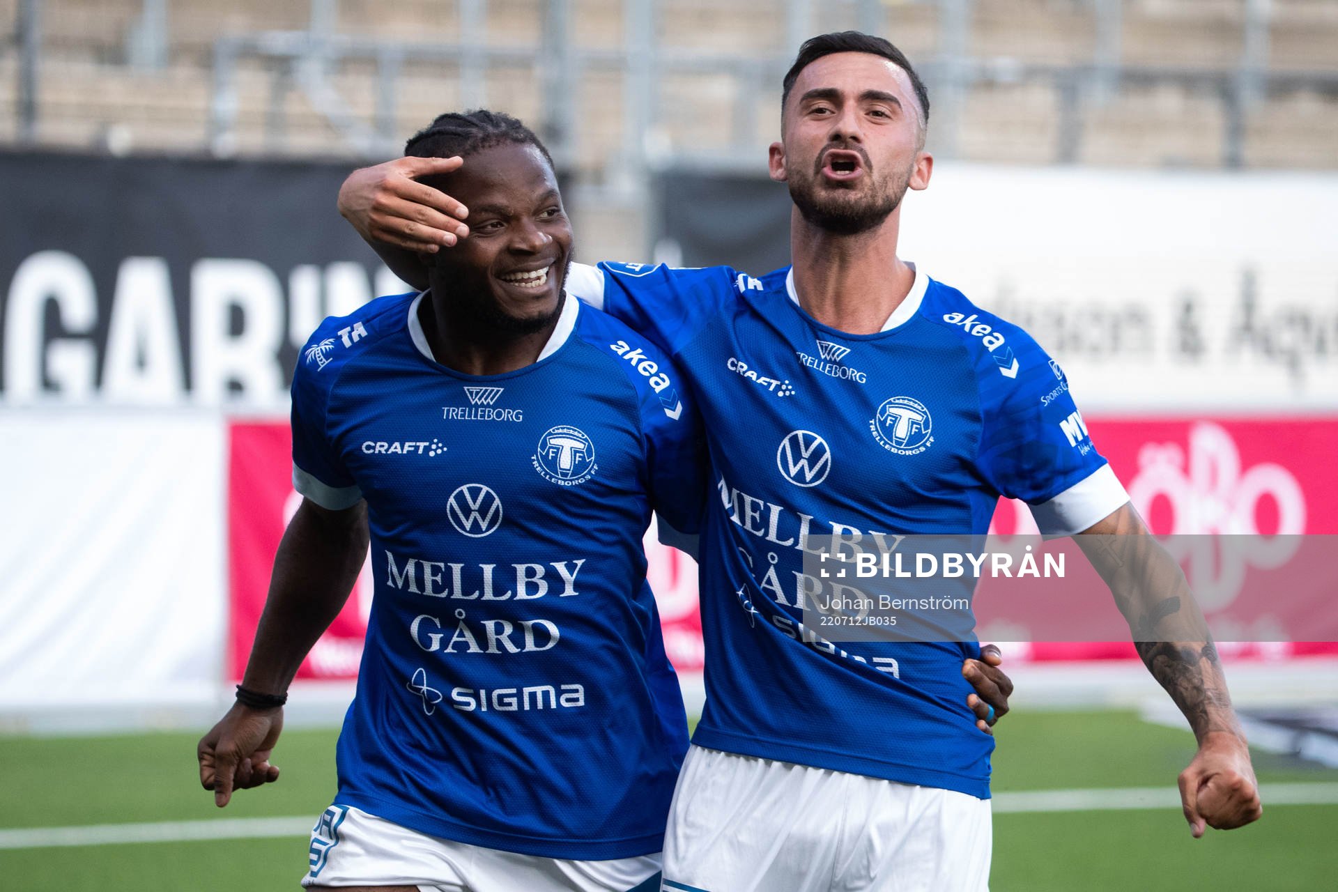 Trelleborgs Henry Offia och Simon Amin jublar