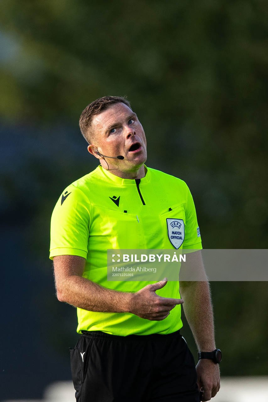 Referee John Beaton