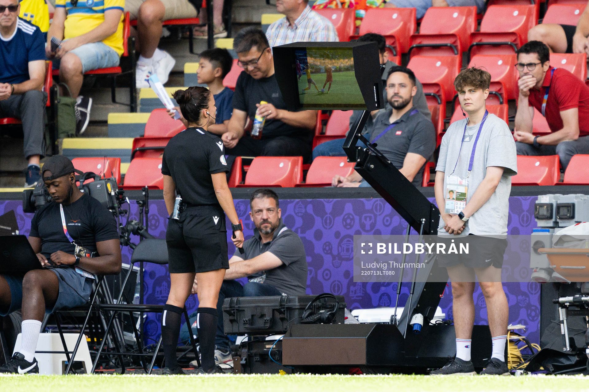 Referee Marta Huerta De Aza with a VAR review
