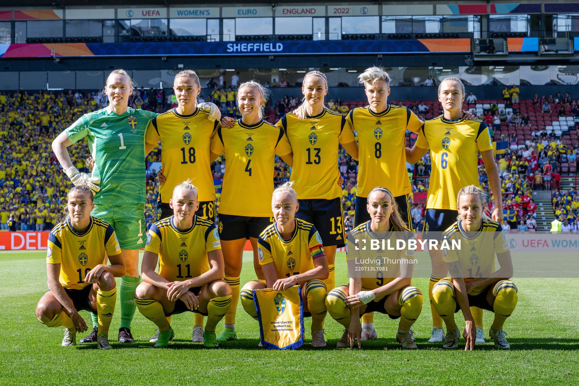 Players of Sweden pose for a team photo ahead of the UEFA Women's Euro 2022 group stage match between Sweden and Switzerland on July 13, 2022 in Sheffield. Top left: goalkeeper Hedvig Lindahl, Fridolina Rolfö, Hanna Glas , Amanda Ilestedt , Lina Hurtig and Magdalena Eriksson. Bottom left: Filippa Angeldahl , Stina Blackstenius , Caroline Seger , Kosovare Asllani and Nathalie Björn.