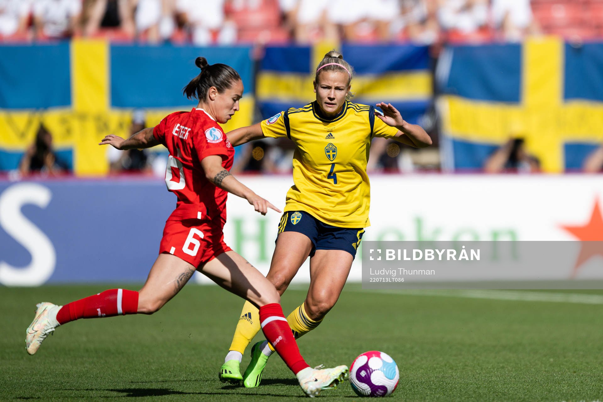 Geraldine Reuteler of Switzerland and Hanna Glas of Sweden