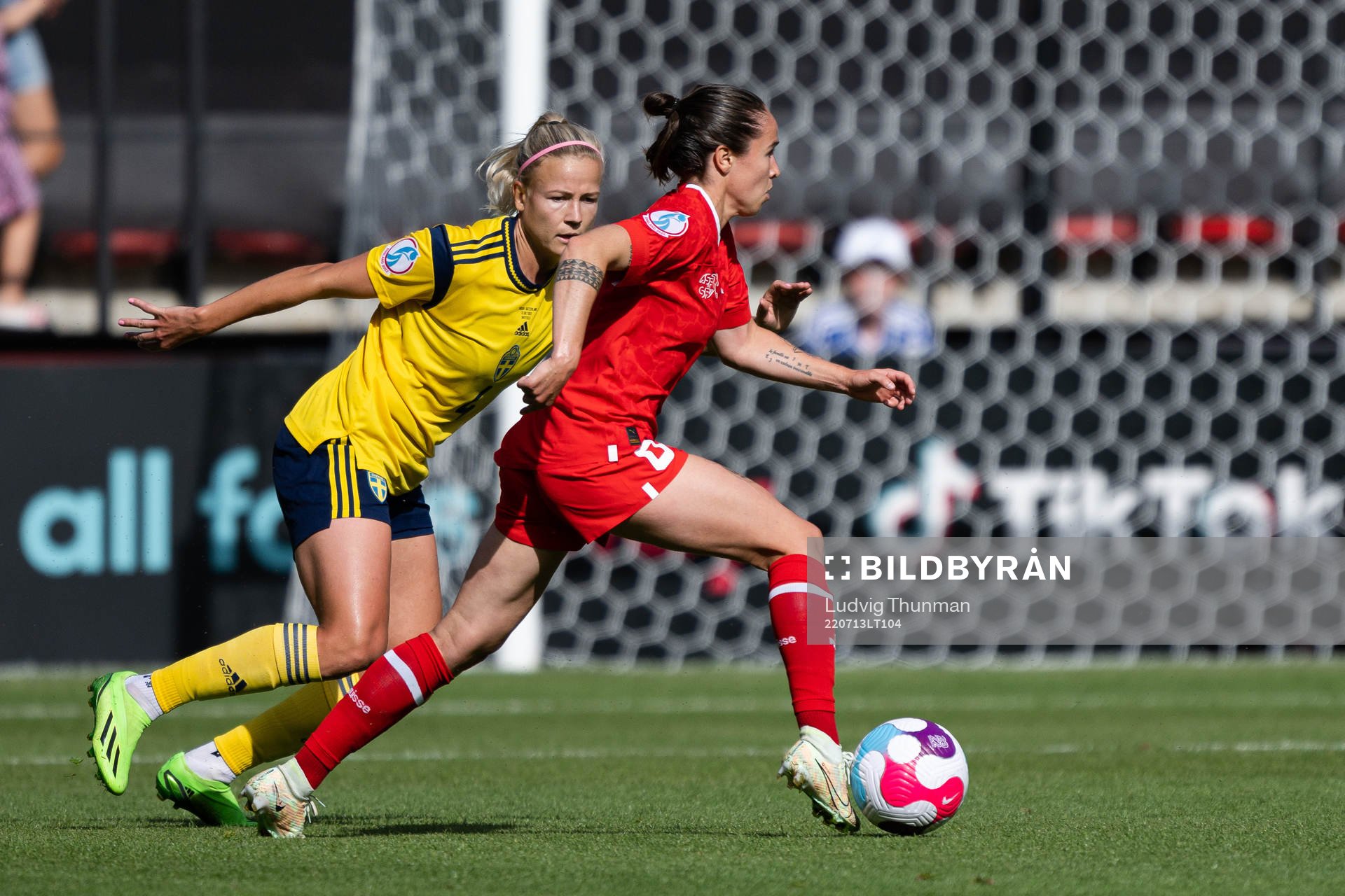 Hanna Glas of Sweden and Geraldine Reuteler of Switzerland