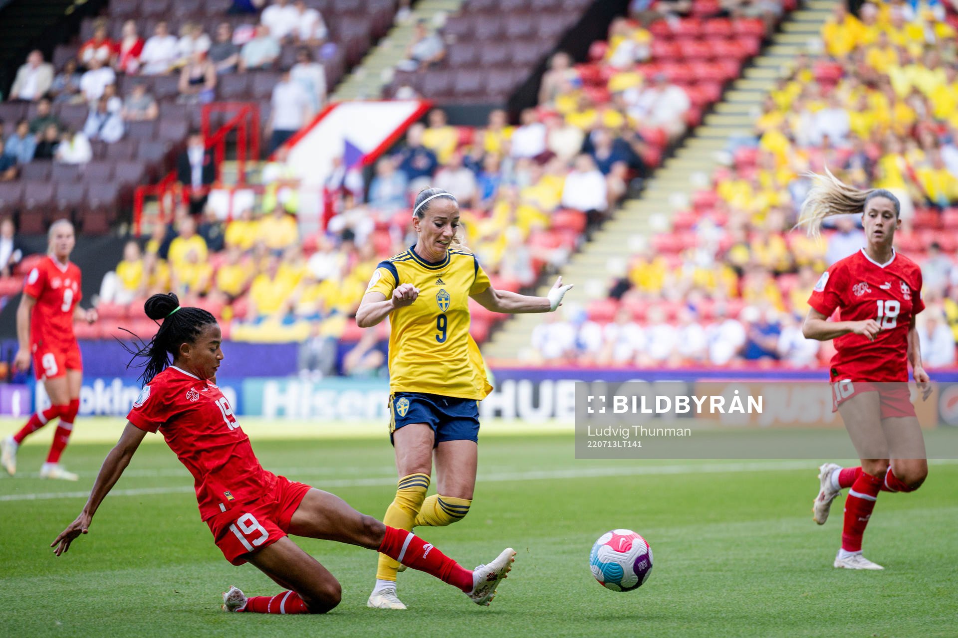 Eseosa Aigbogun of Switzerland and Kosovare Asllani of
