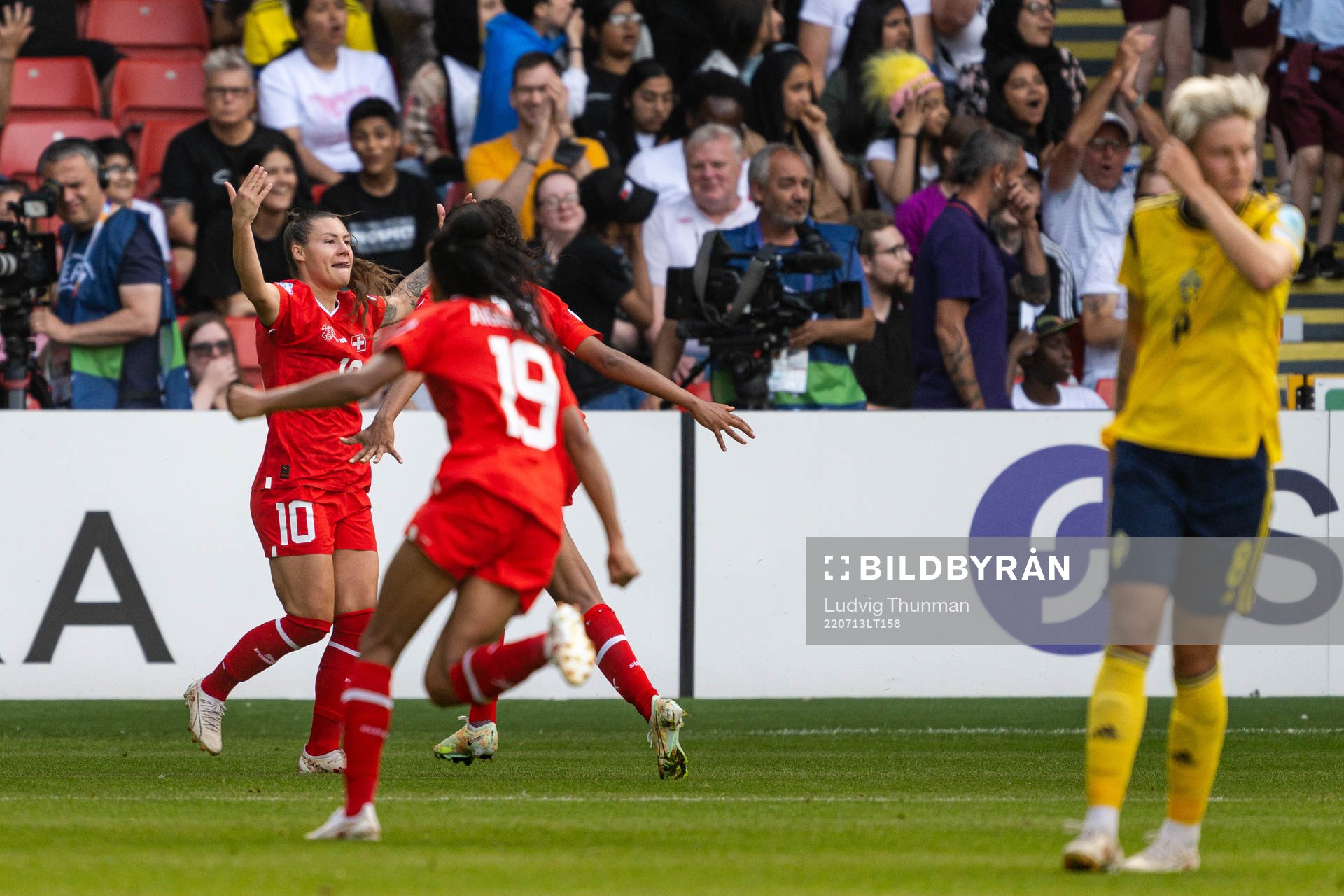 Ramona Bachmann of Switzerland celebrates the 1-1 goal